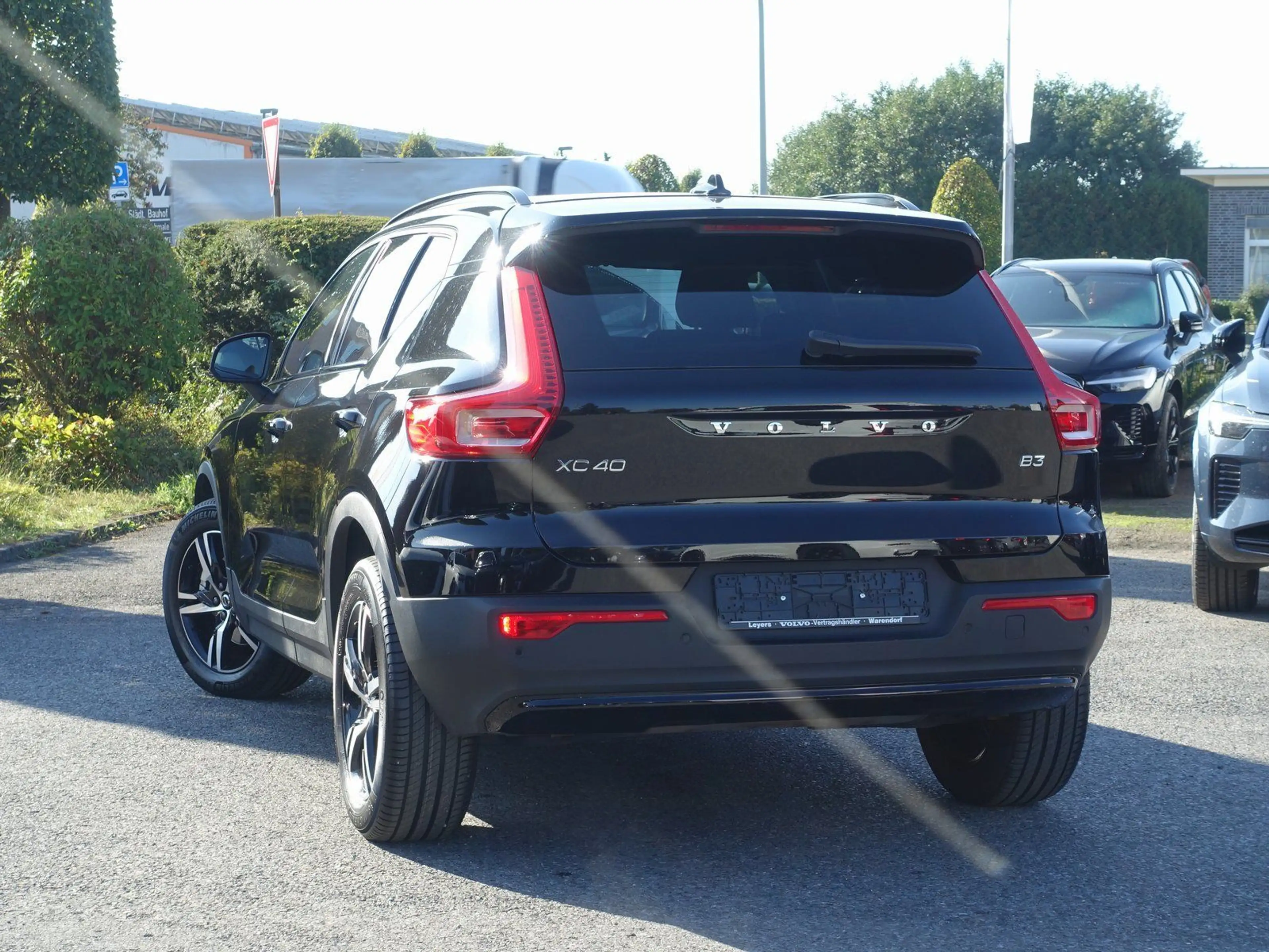 Volvo XC40 Plus B3 Mild-Hybrid Benzin Dark/H&K — photo 4