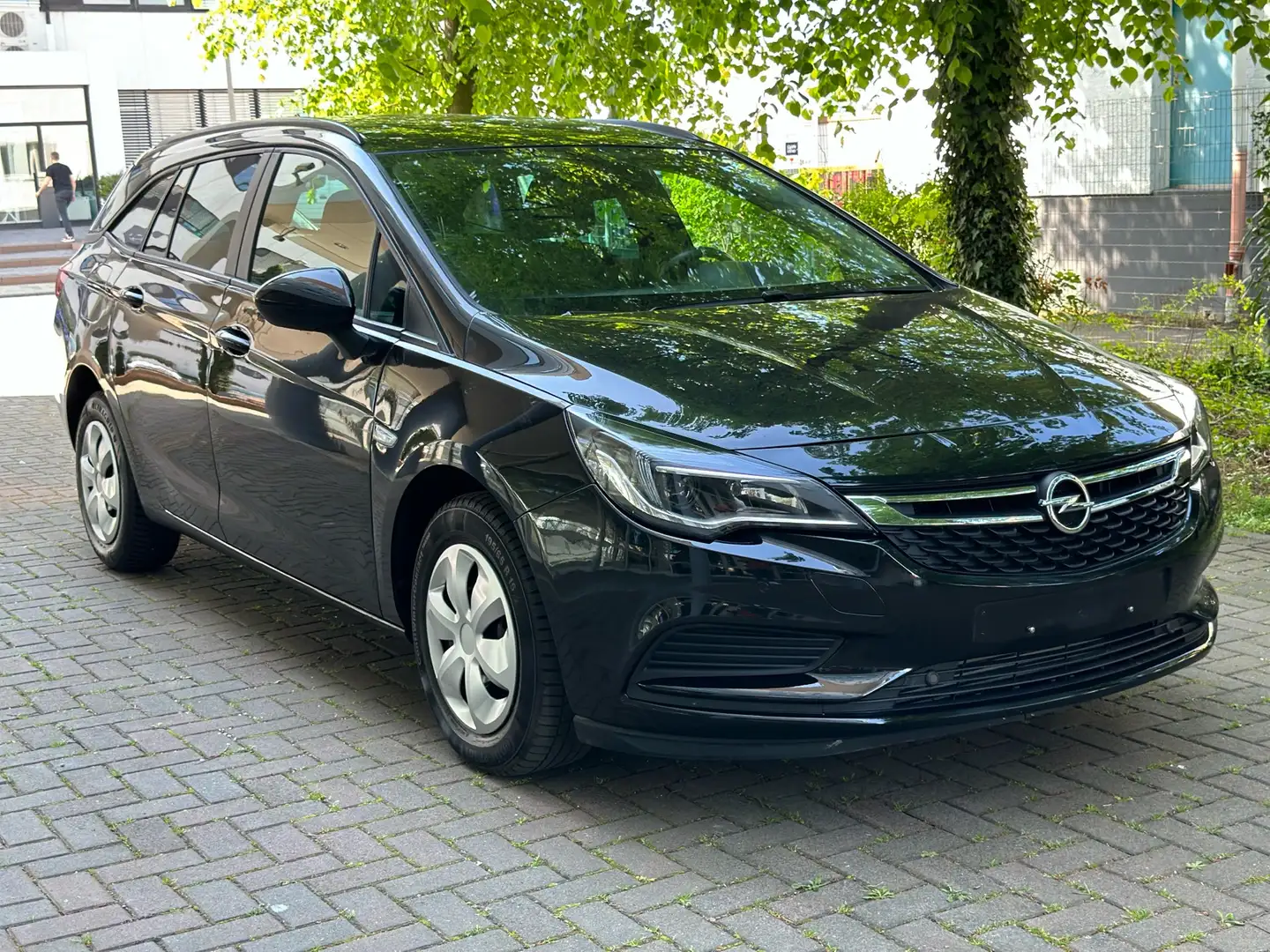 Opel Astra Edition Start/Stop/Tüv-Neu/Garantie/PDCx2/Klima Schwarz - 1