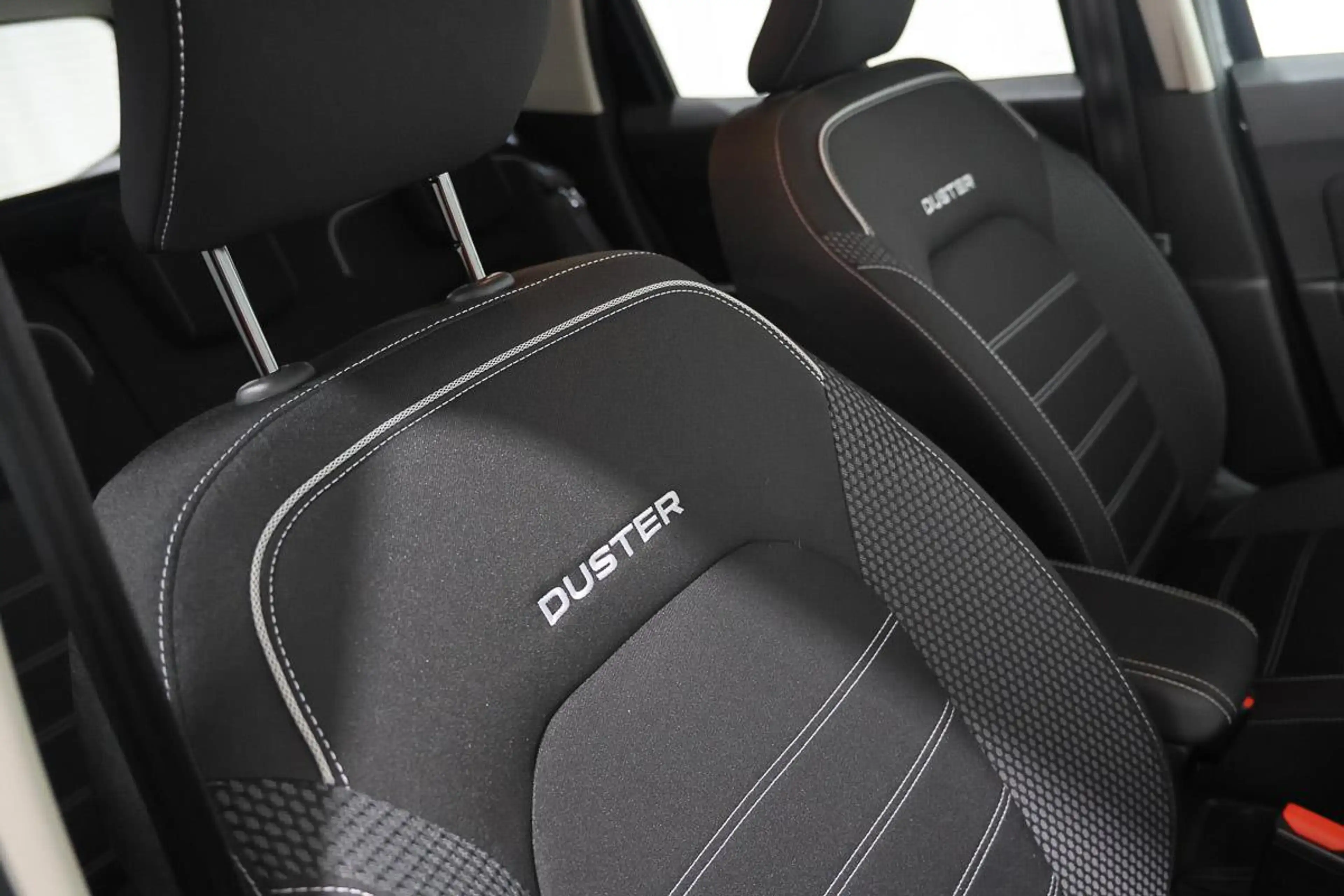 Dacia Duster 1.3 TCE 150 AUTOMATIQUE LED GPS CAMERA REGU JA17 — photo 9