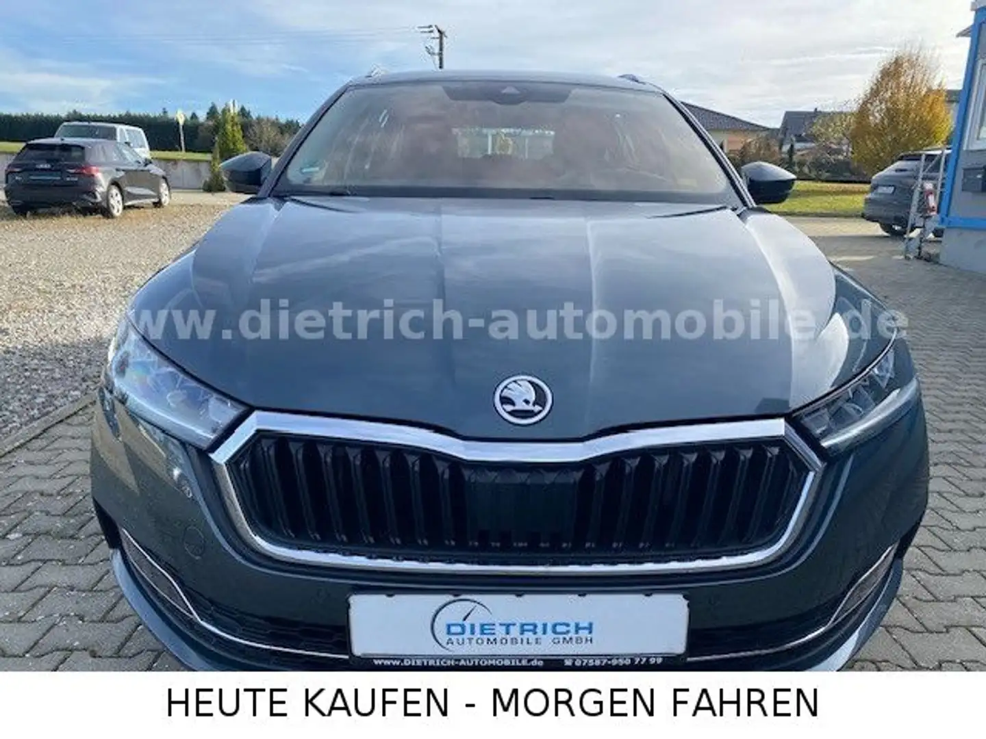 Skoda Octavia Combi 2,0 TDi Style DSG LED LHZ KAMERA Gris - 2