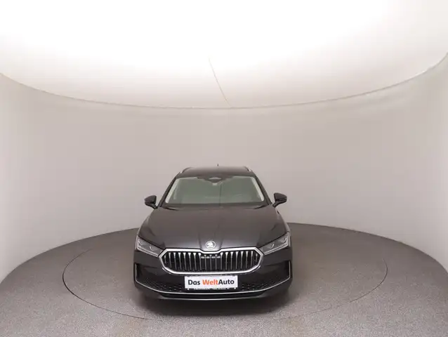 Skoda Superb view 3
