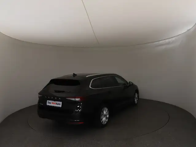 Skoda Superb view 4