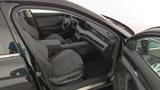 Skoda Superb view 9