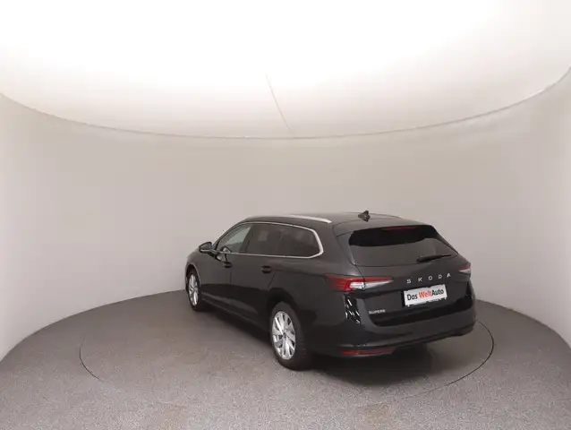 Skoda Superb view 5