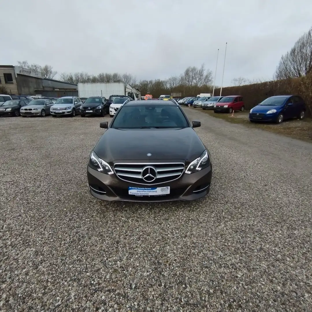 Mercedes-Benz E 250 T AVANTGARDE Autom.Navi.Xenon.Sitzhezung. Hnědá - 1