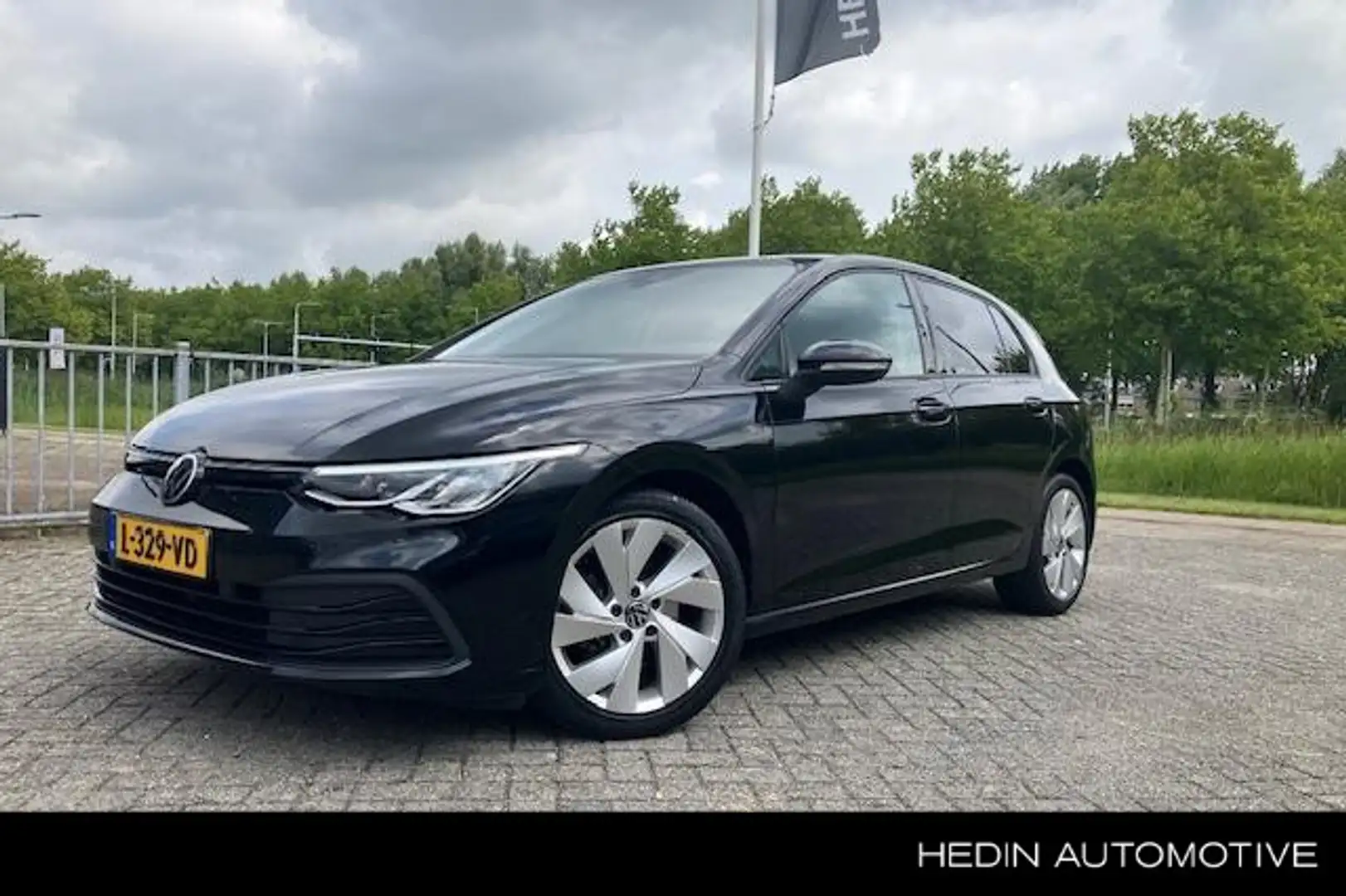 Volkswagen Golf 1.5 eTSI 150PK R-Line Automaat Noir - 1