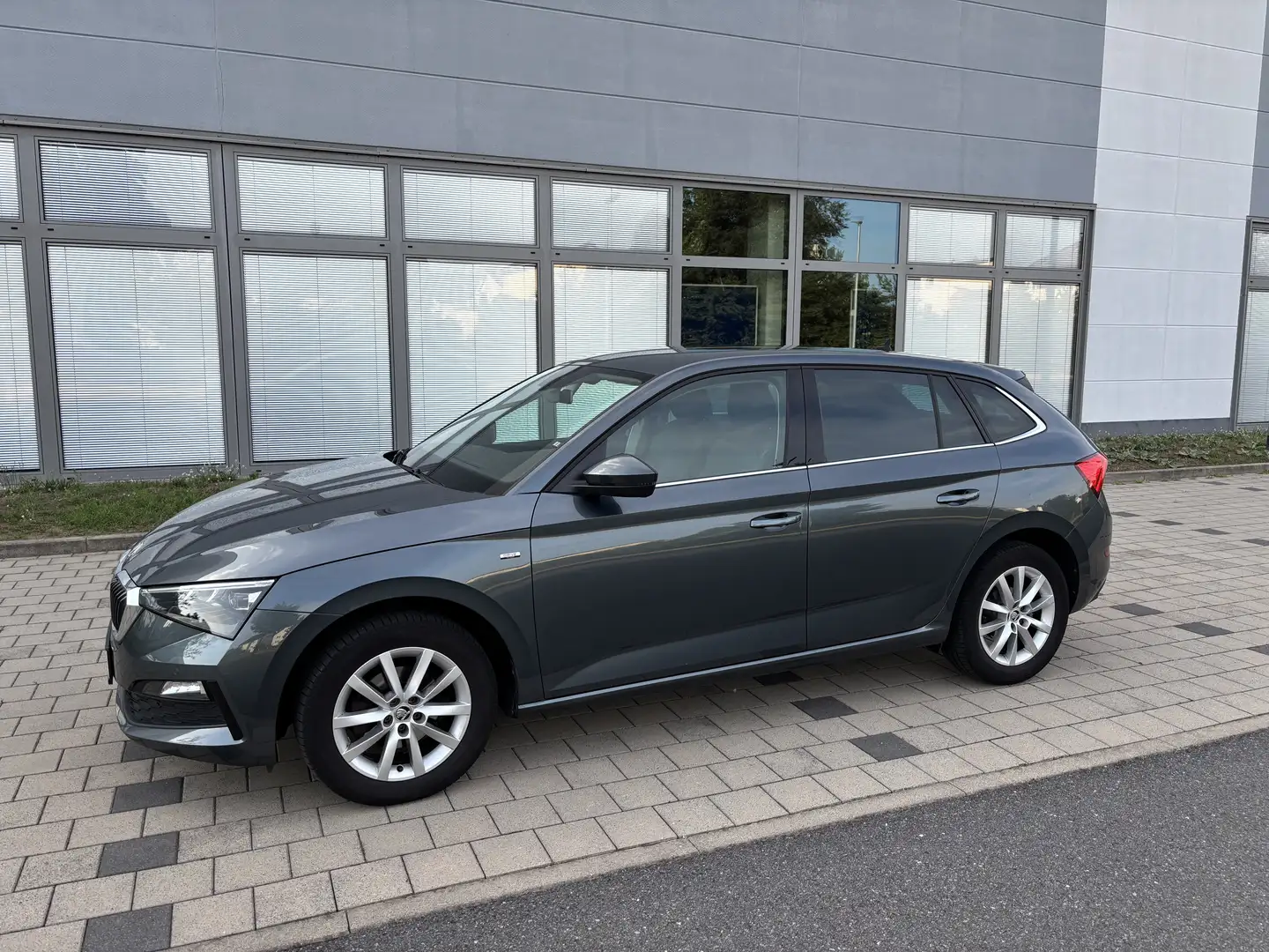 Skoda Scala Scala 1.6 TDI Drive 125 Grau - 1