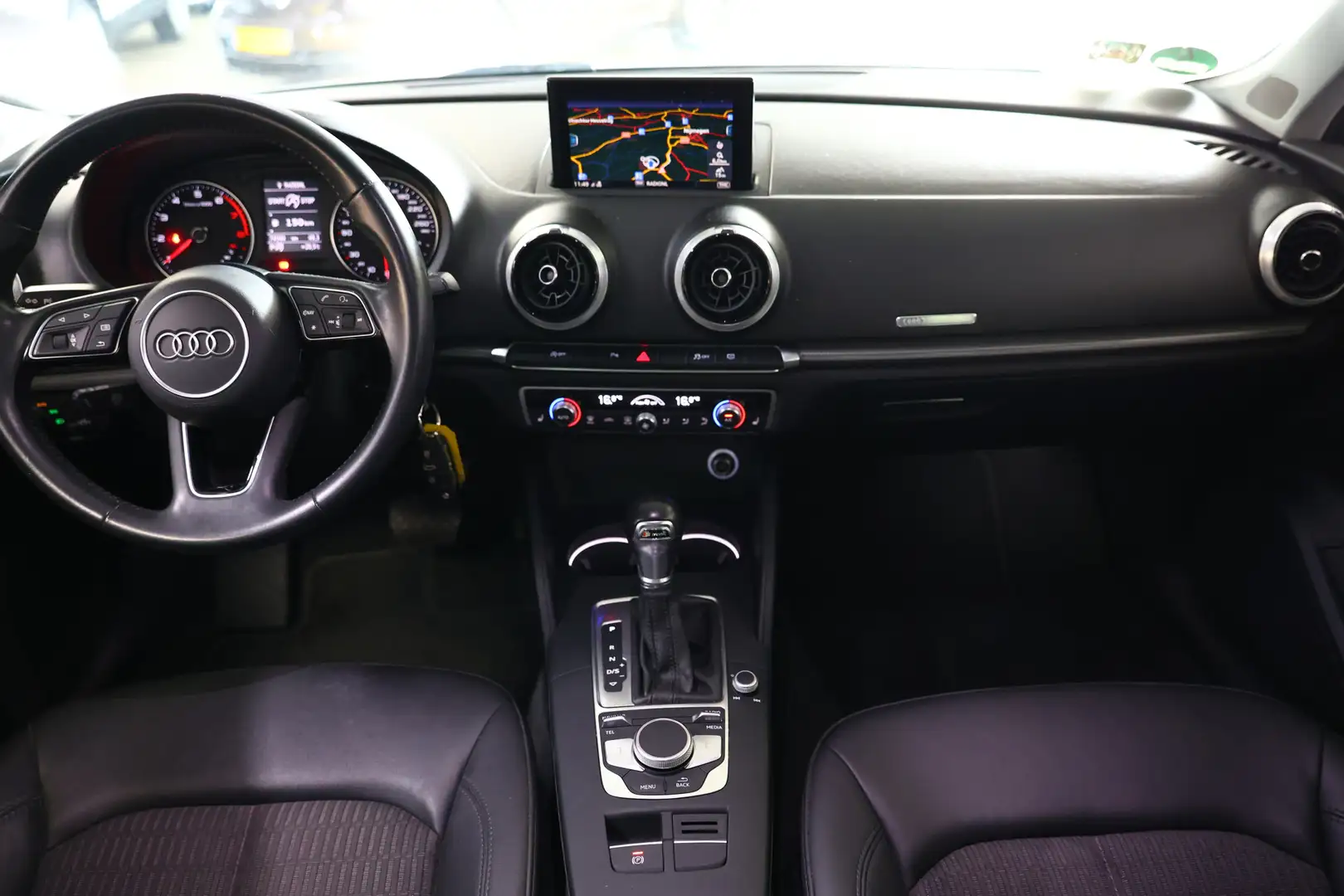 Audi A3 1.5 TFSI CoD S-Line AUT LEDER NAV CAMERA CLIMA "17 Gris - 2