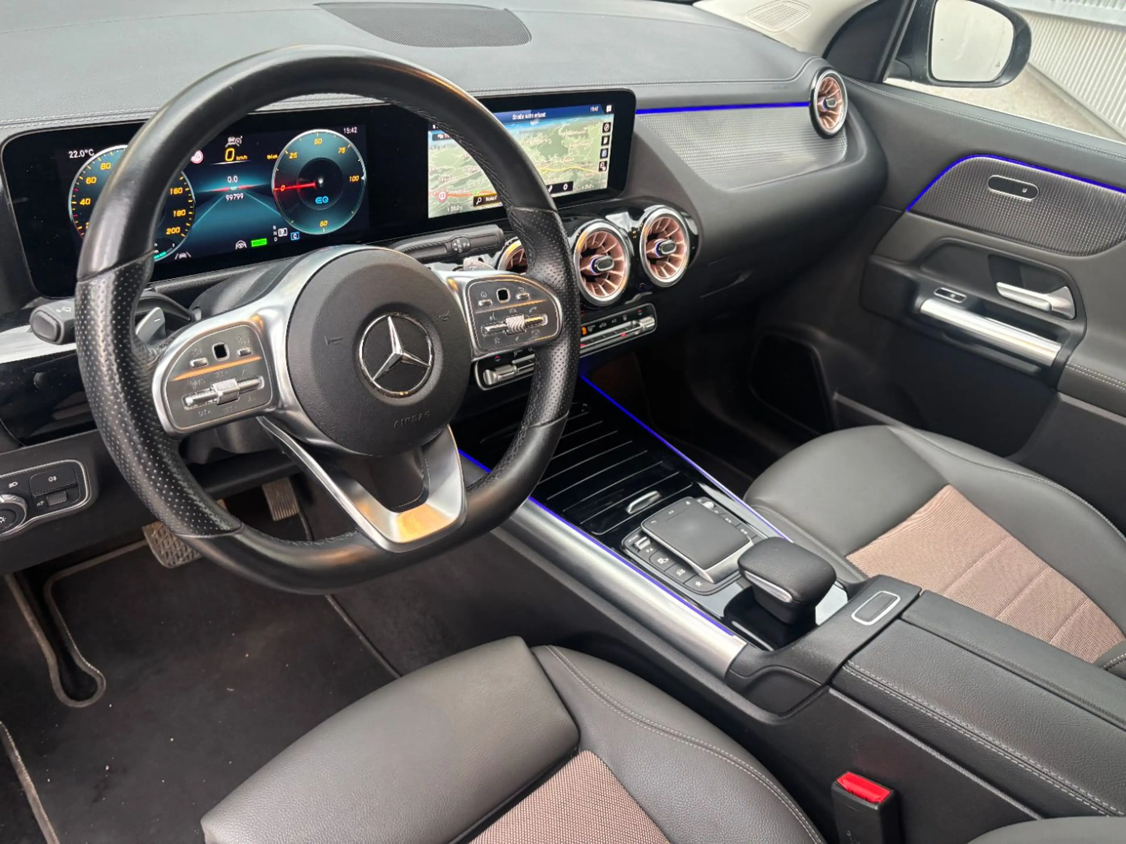 Mercedes-Benz EQA 300 4MATIC Distr KeyGo PTS Shz LED Ambi eHeck — photo 7