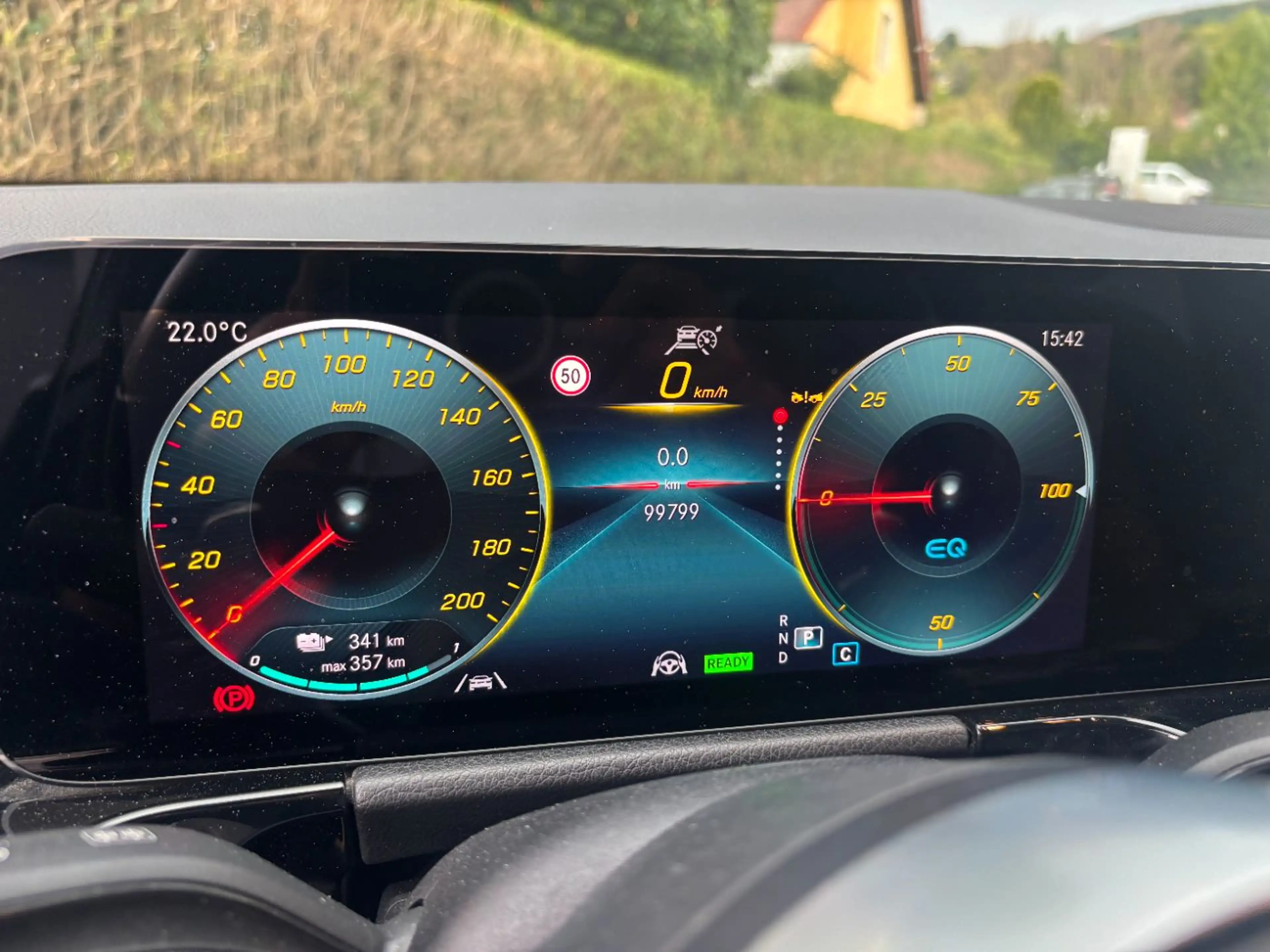 Mercedes-Benz EQA 300 4MATIC Distr KeyGo PTS Shz LED Ambi eHeck — photo 12