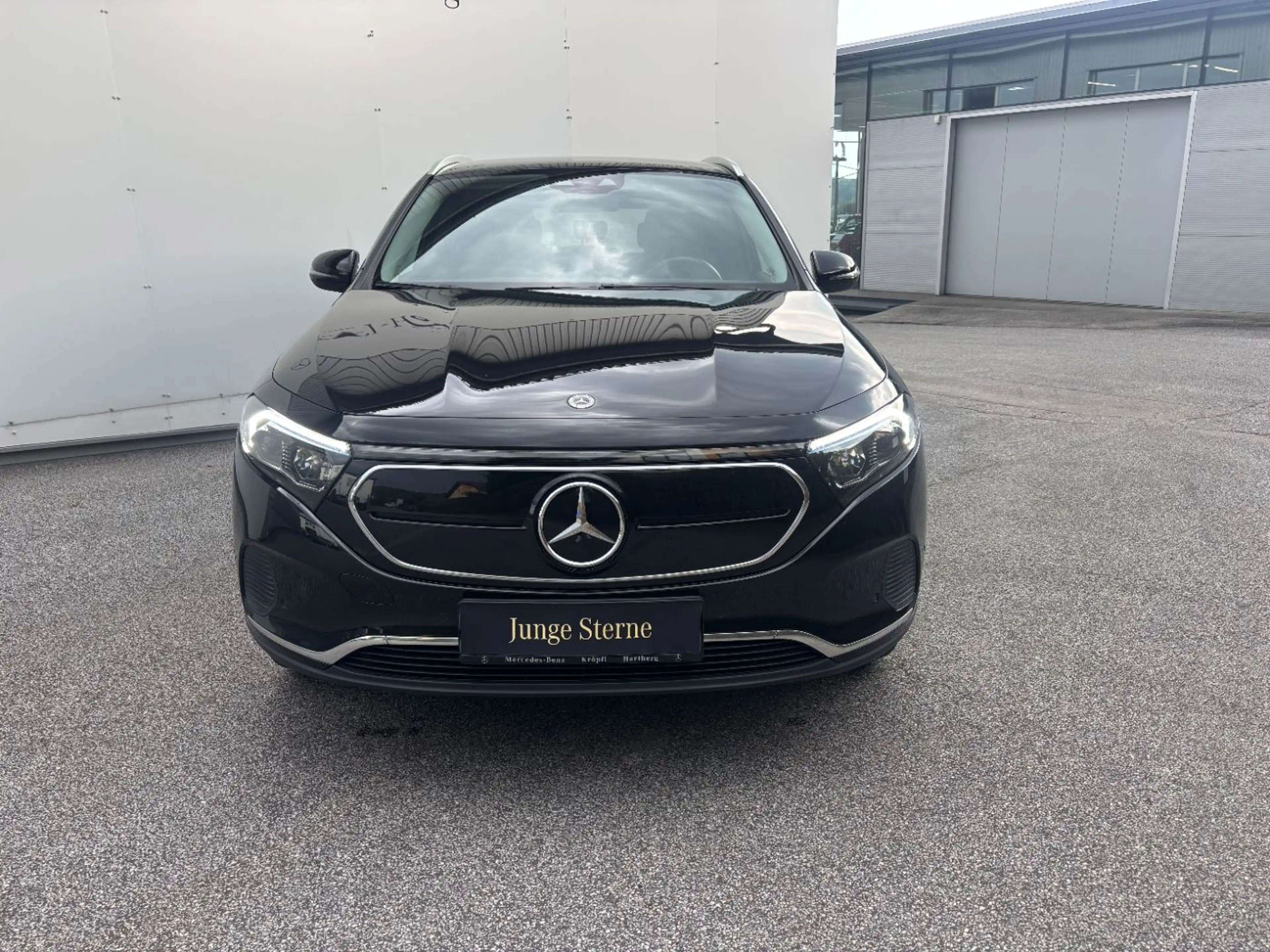 Mercedes-Benz EQA 300 4MATIC Distr KeyGo PTS Shz LED Ambi eHeck — photo 3