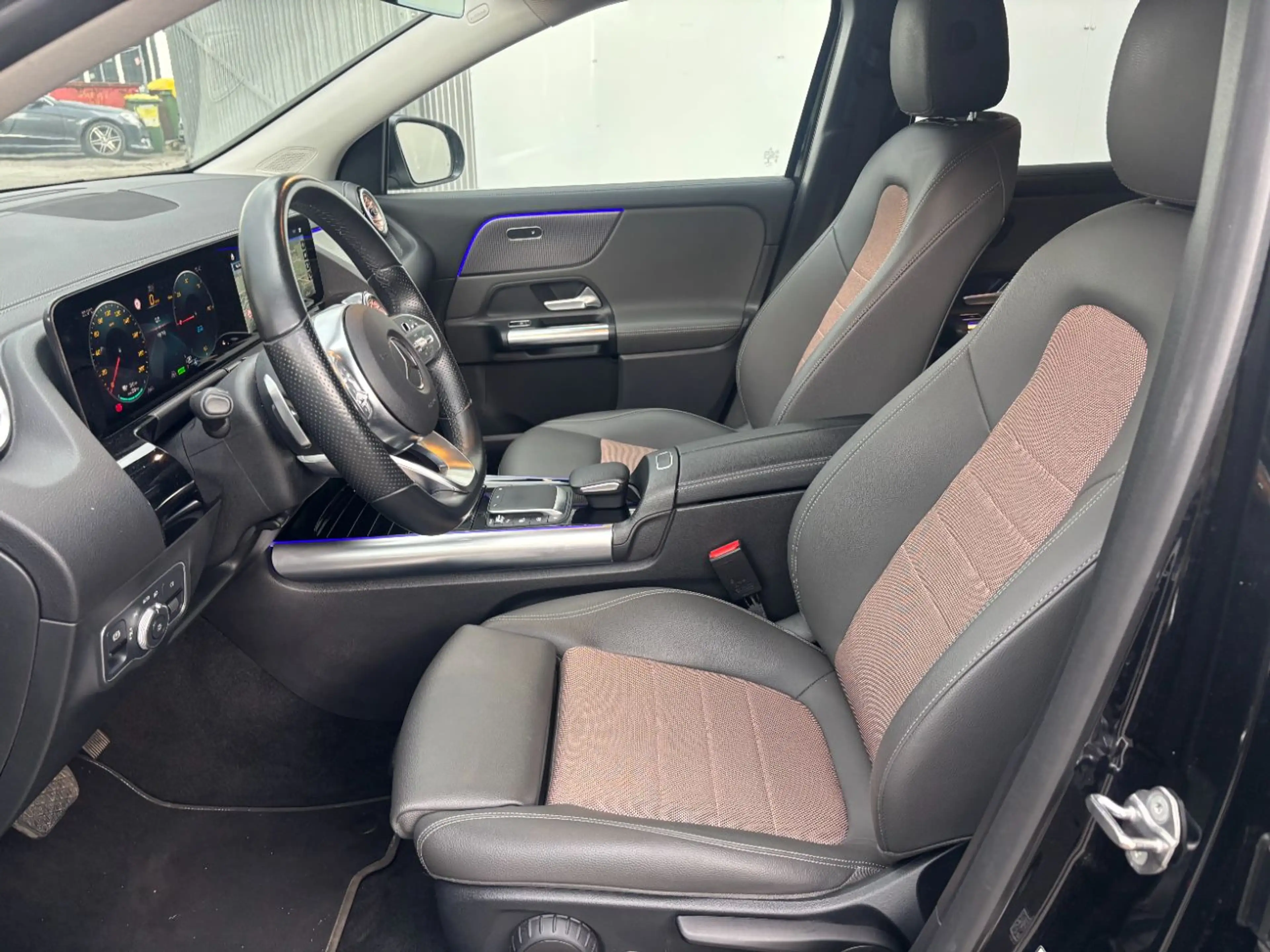 Mercedes-Benz EQA 300 4MATIC Distr KeyGo PTS Shz LED Ambi eHeck — photo 8