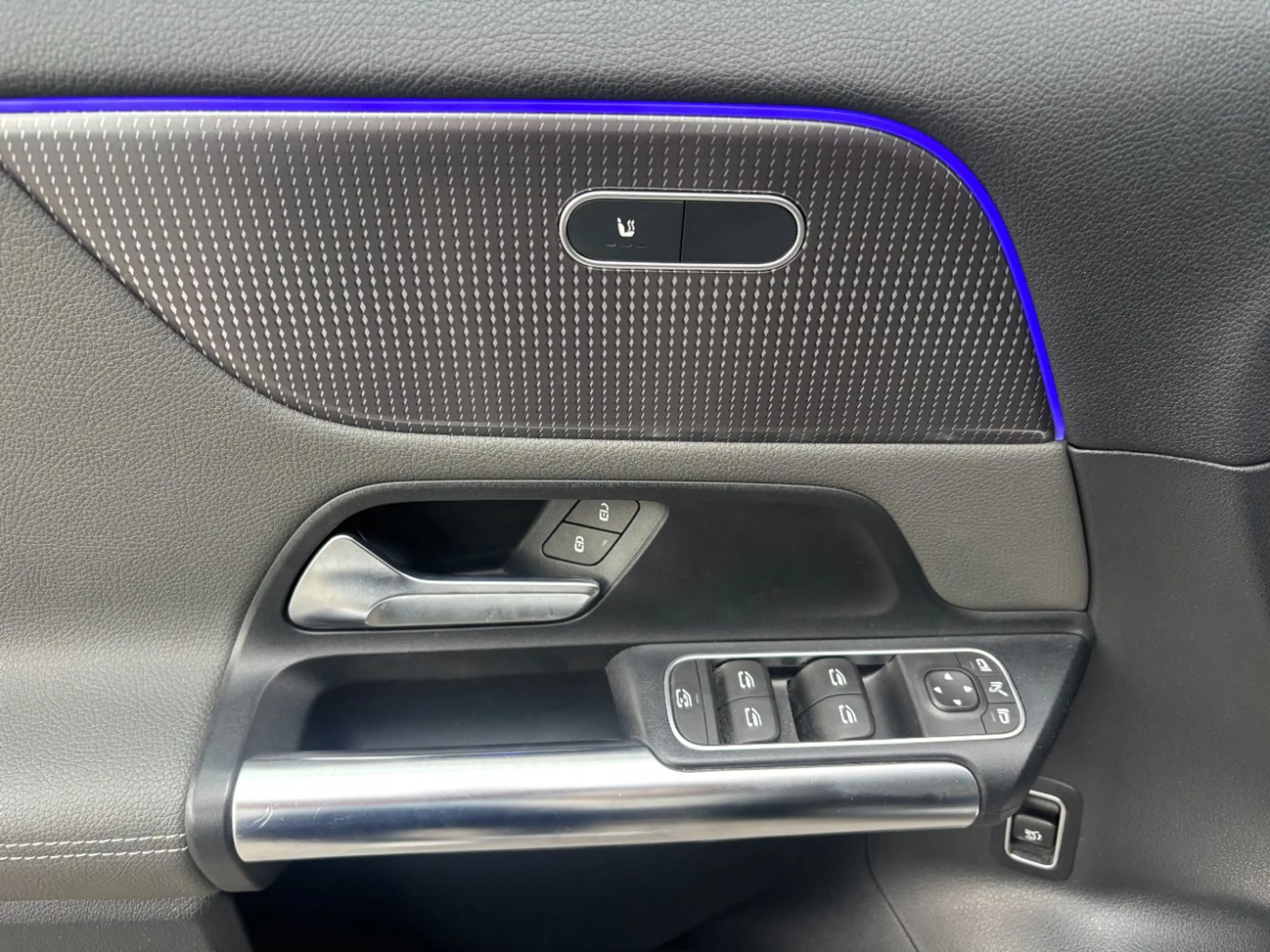 Mercedes-Benz EQA 300 4MATIC Distr KeyGo PTS Shz LED Ambi eHeck — photo 6