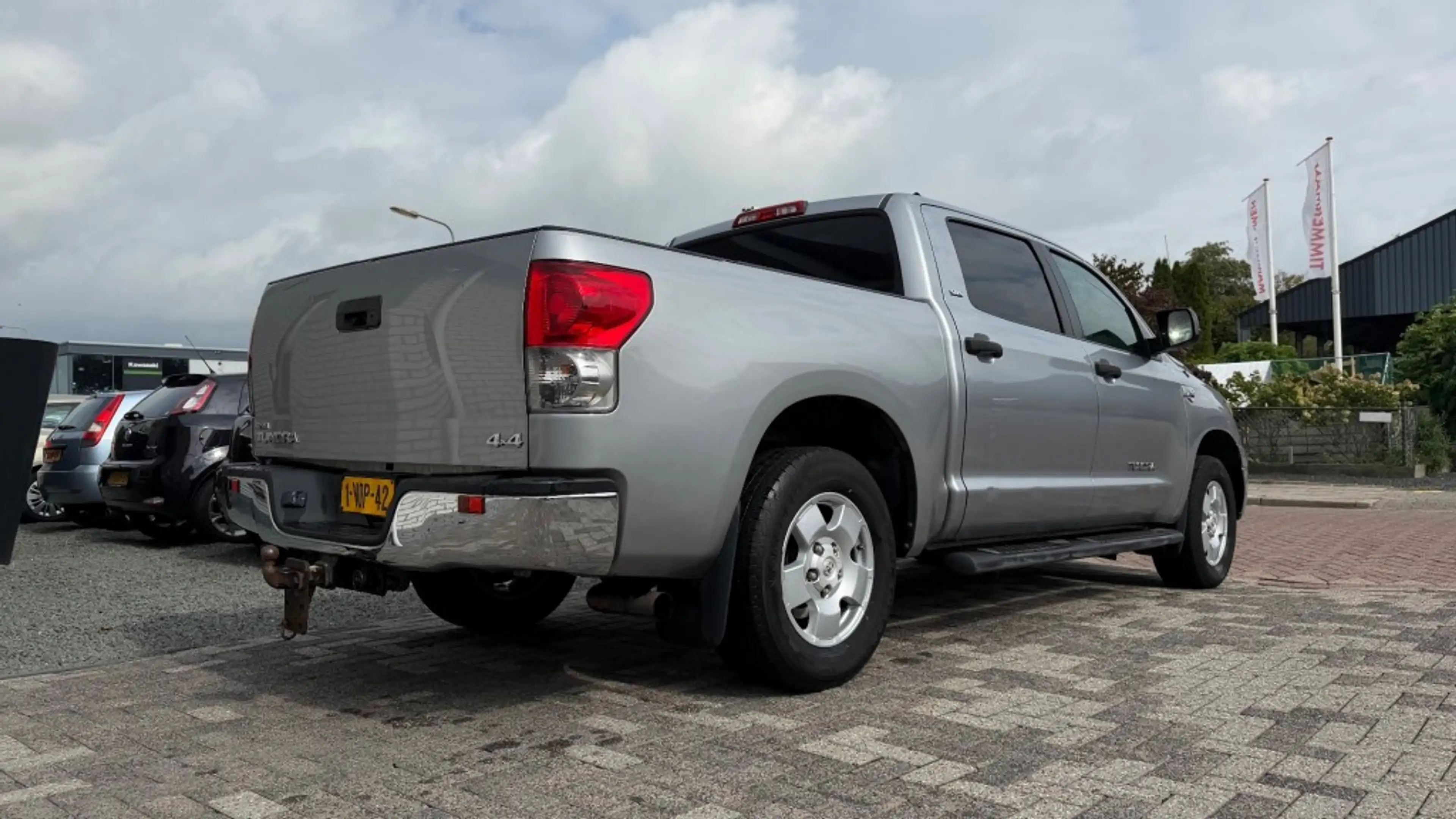 Toyota Tundra 5.7 V8 Double Cab — photo 4