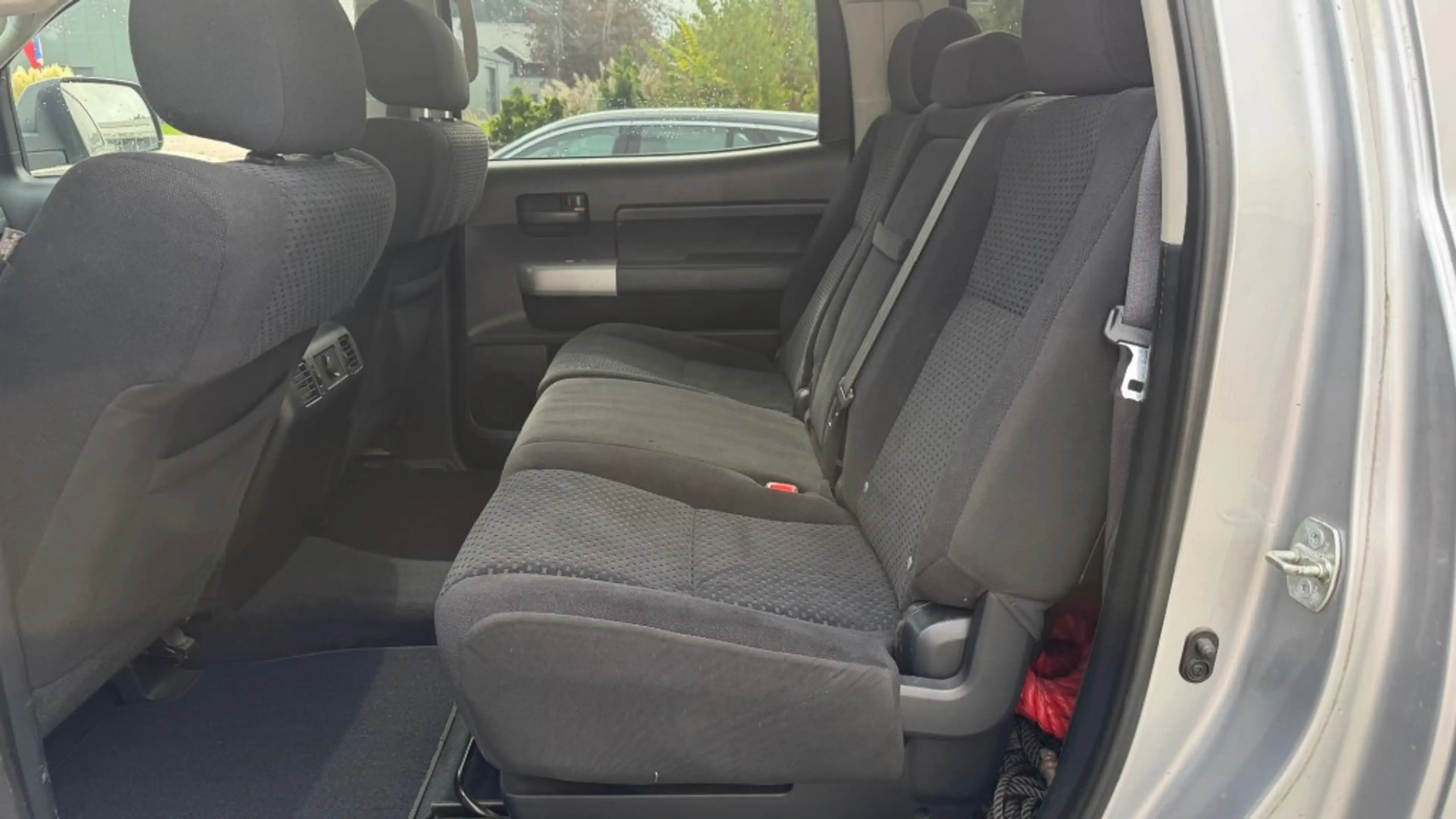 Toyota Tundra 5.7 V8 Double Cab — photo 10