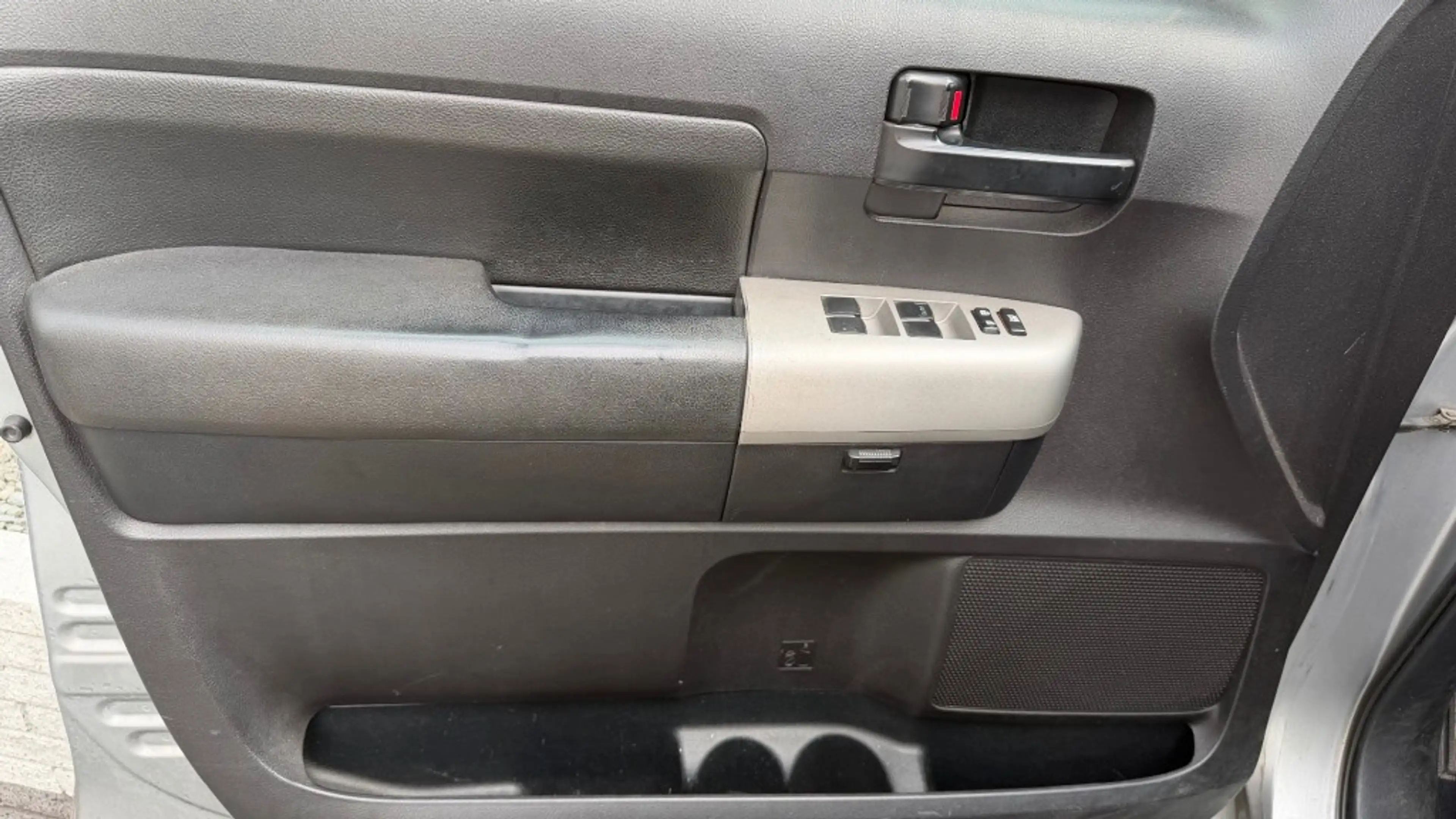 Toyota Tundra 5.7 V8 Double Cab — photo 5