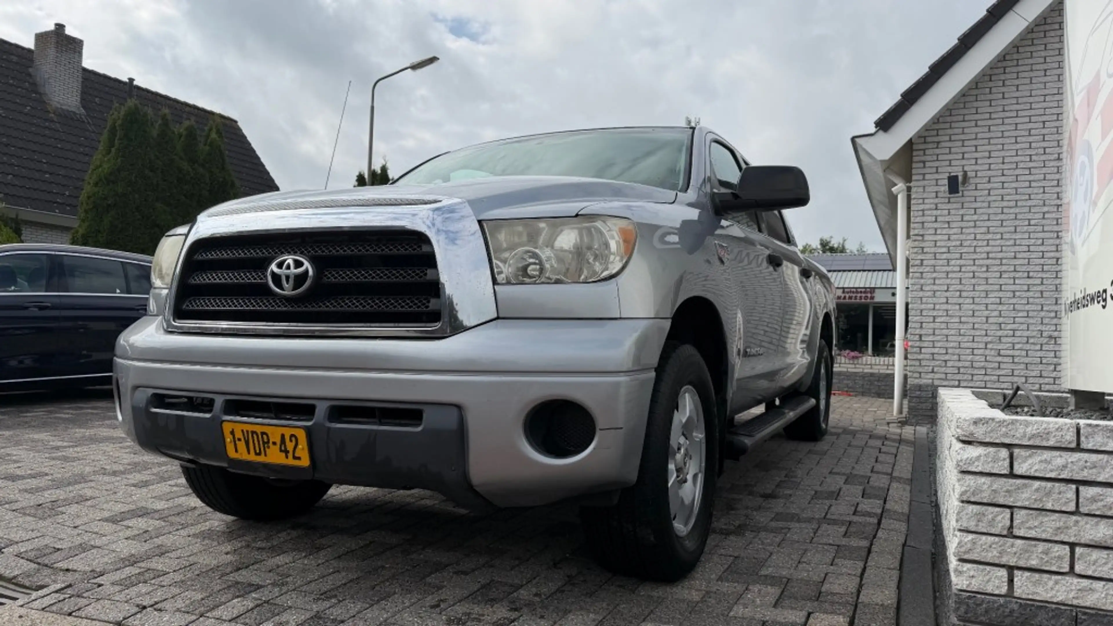 Toyota Tundra 5.7 V8 Double Cab — photo 2