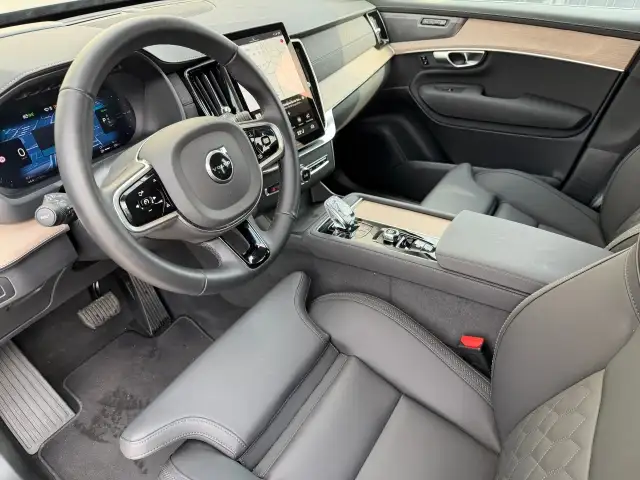 Volvo XC90 T8 AWD PHEV 18,8kWh Plus Bright Ansicht 9