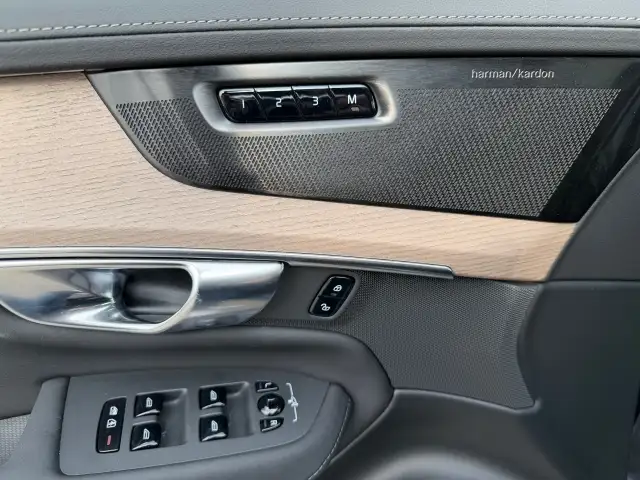 Volvo XC90 T8 AWD PHEV 18,8kWh Plus Bright Ansicht 7