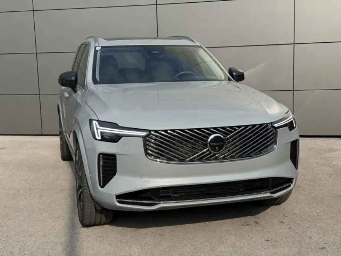 Volvo XC90 T8 AWD PHEV 18,8kWh Plus Bright Silber - 2