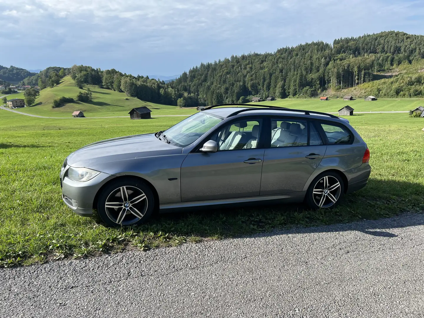 BMW 318 318d touring - 1