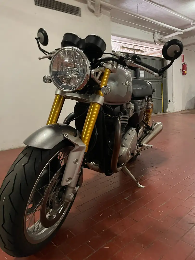 Triumph Thruxton 1200 R Plateado - 2