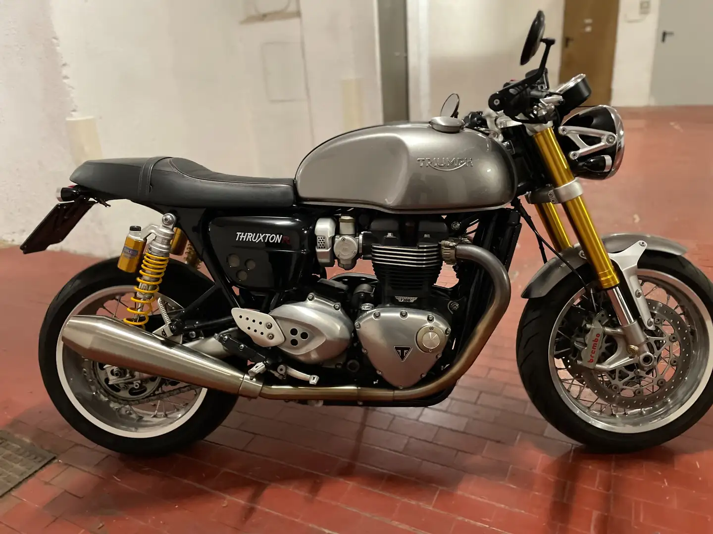 Triumph Thruxton 1200 R Plateado - 1