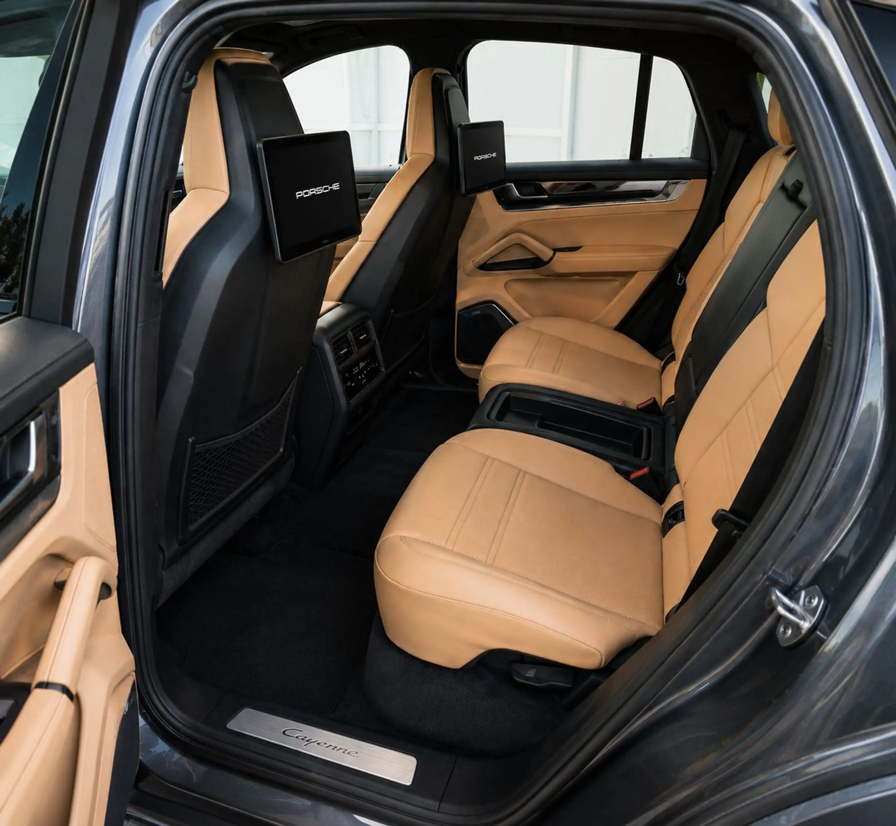 Porsche Cayenne Coupe E-Hybrid Inno/PDCC/BURM/5xDispl/22 — photo 6