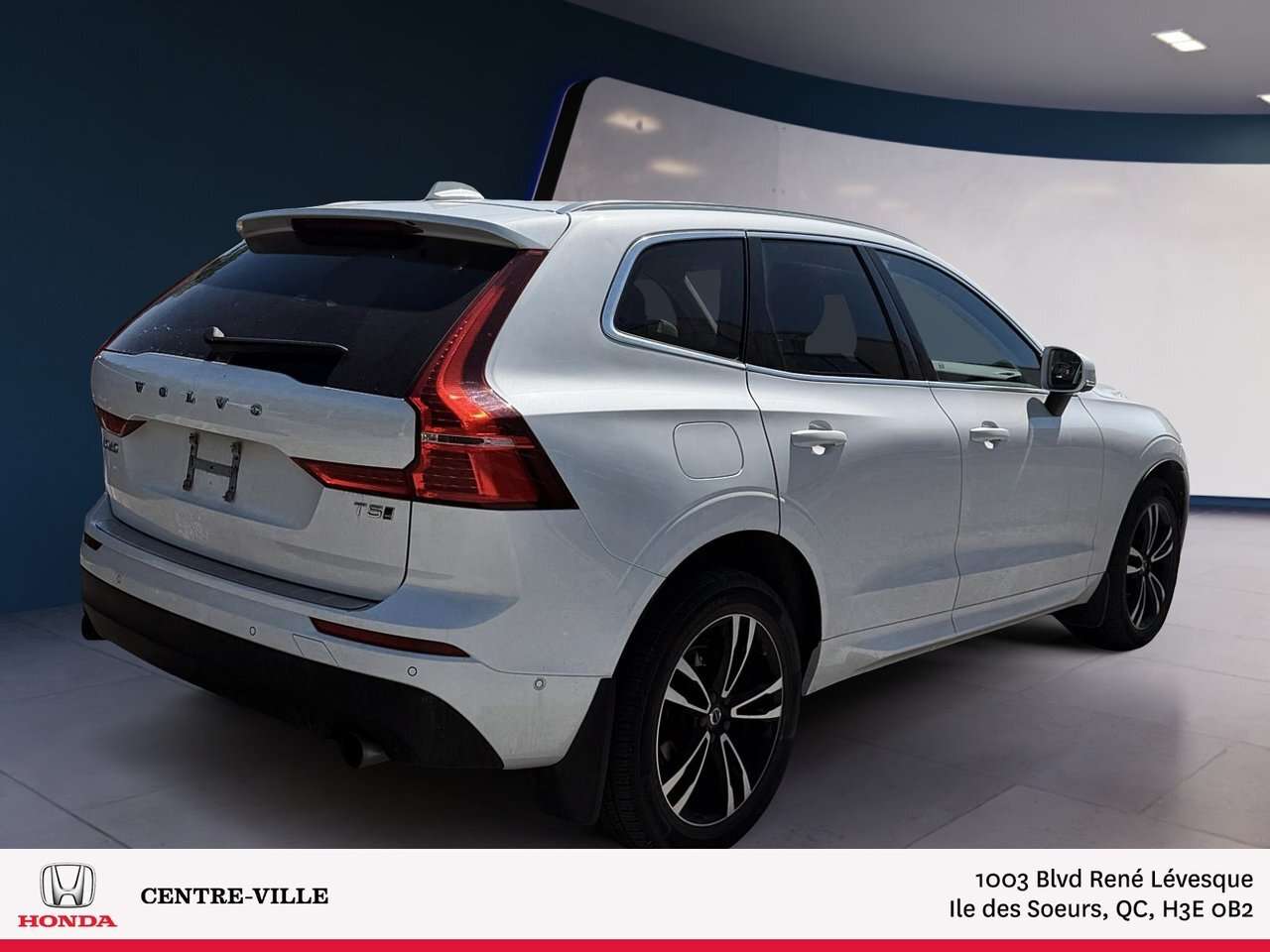 2019 Volvo XC60 Momentum alt 3