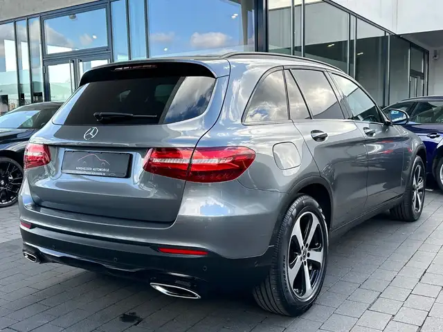 Mercedes-Benz GLC view 4