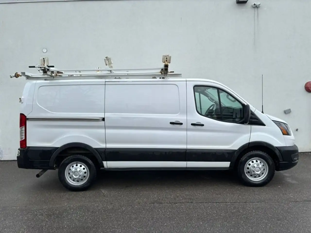 Ford Transit Cargo Van снимка Ford Transit Cargo Van
