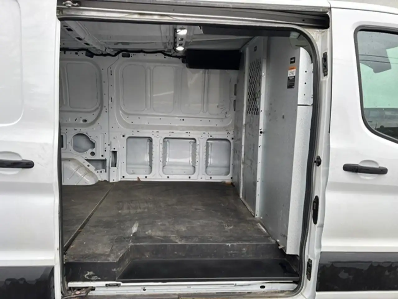 Ford Transit Cargo Van снимка Ford Transit Cargo Van