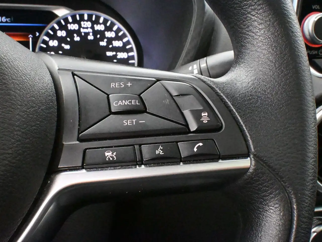 Nissan Sentra снимка Nissan Sentra