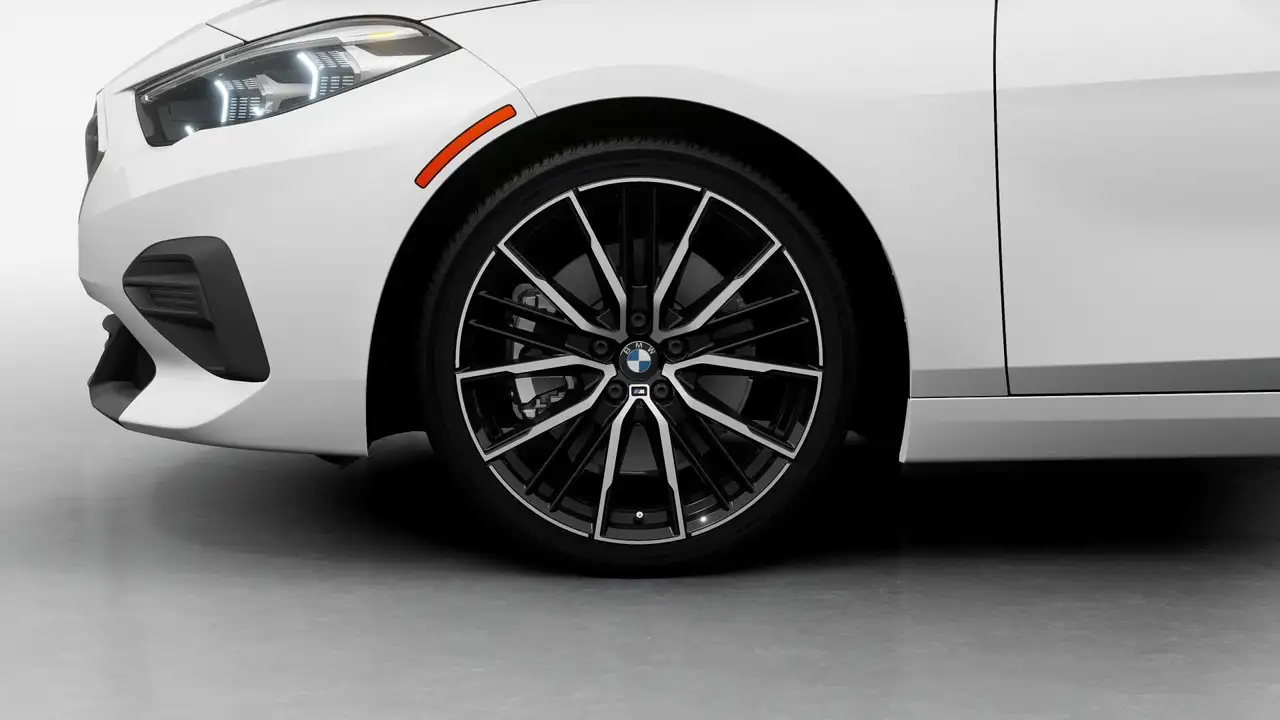 BMW 2 Series снимка BMW 2 Series