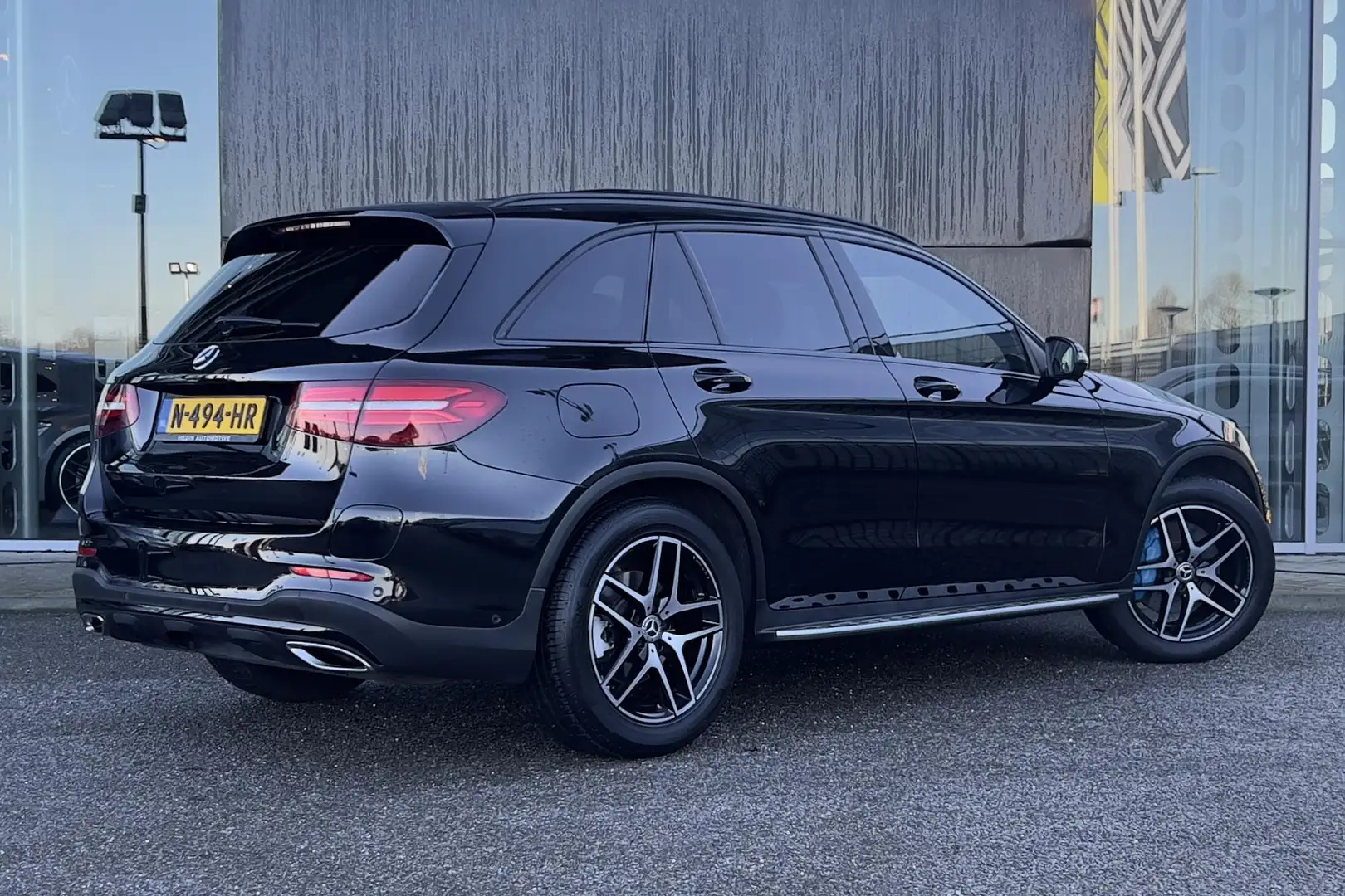 Mercedes-Benz GLC 350 GLC 350e Automaat 4MATIC AMG Line | Nightpakket | Zwart - 2