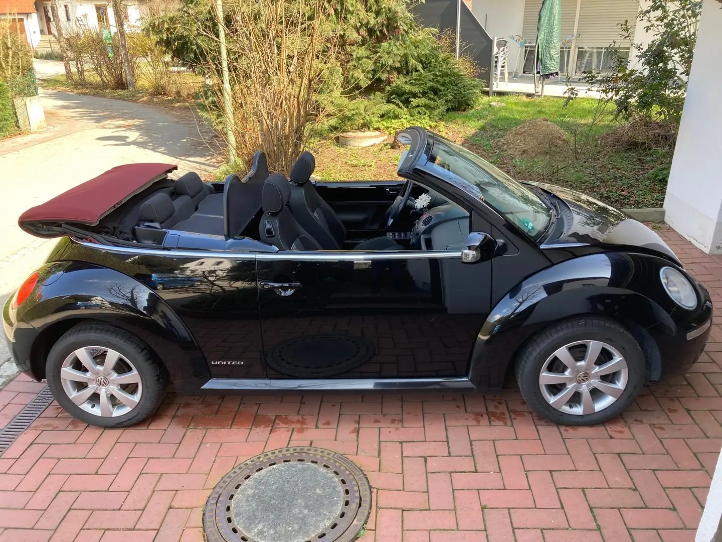 Volkswagen Beetle Cabrio Negru - 1