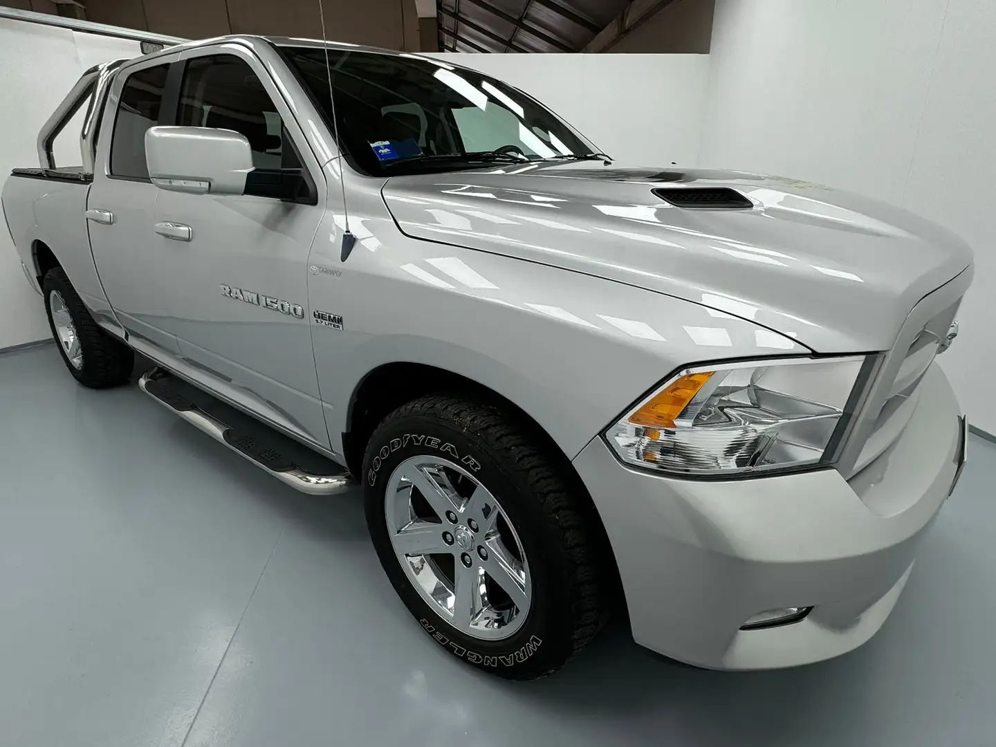 Dodge RAM 1500 5.7 SPORT AUTO 395CV *TETTO+RETROCAM+GANCIO* Argento - 1