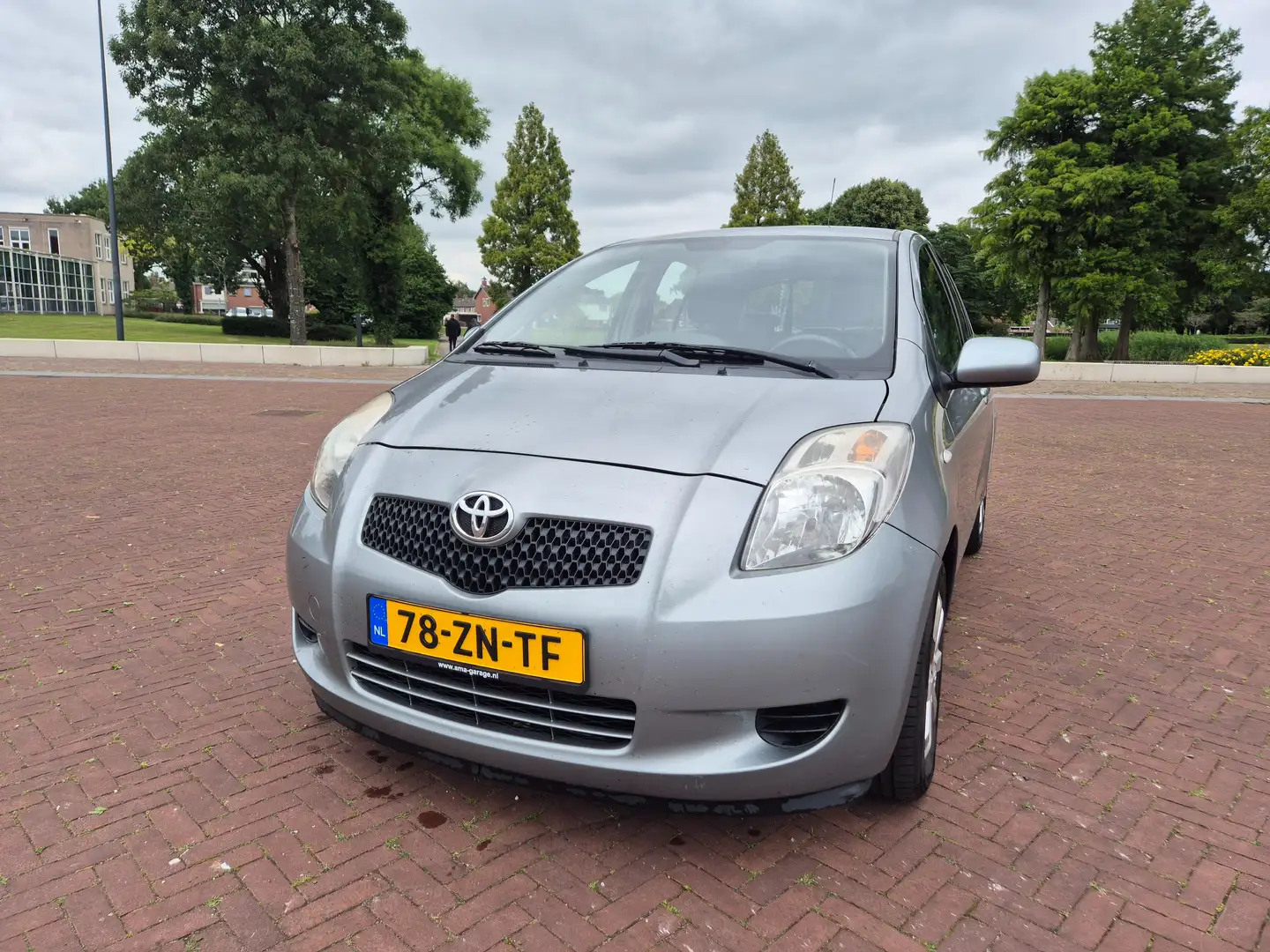 Toyota Yaris Yaris 1.3 VVTi Exec. MMT Argintiu - 1
