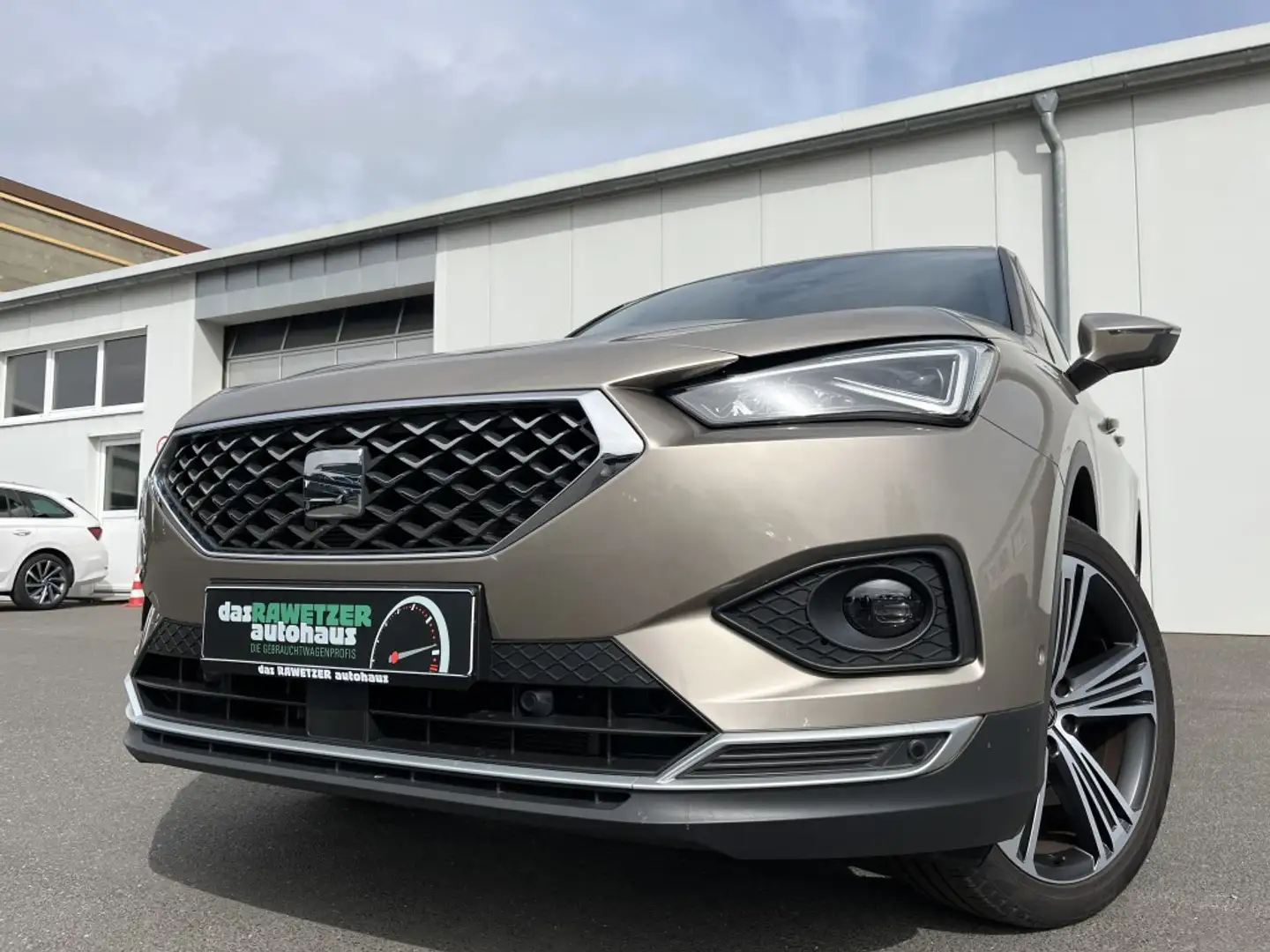 SEAT Tarraco 1.5 TSI Xcellence 156€ m. 20% Anzahlung AHK Digi Beige - 1