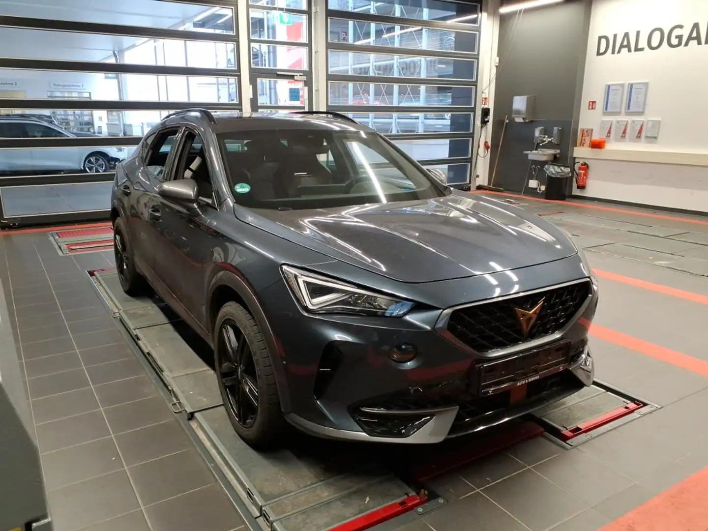 CUPRA Formentor VZ 1.4 eHybrid DSG NAVI AHK PANORAMA KAMERA ALU APS SITZHEIZUNG CLIMATRONIC Grau - 2