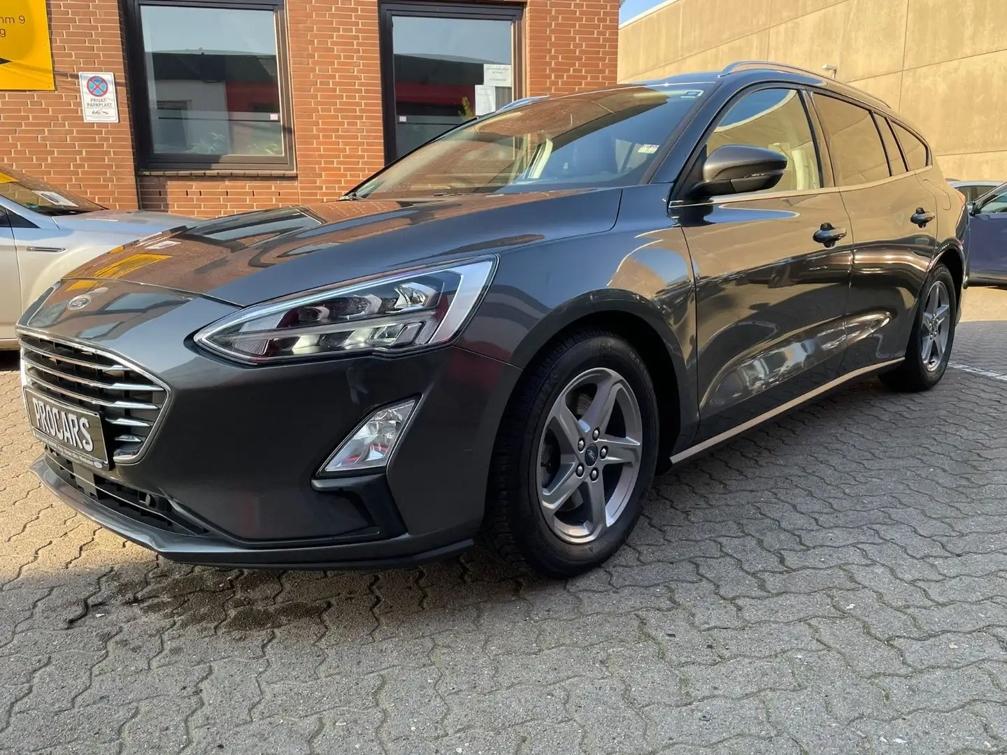Ford Focus 2.0 TDCI AUT.*Titanium*LED*B&O*AHK*R-KAM* Gris - 2