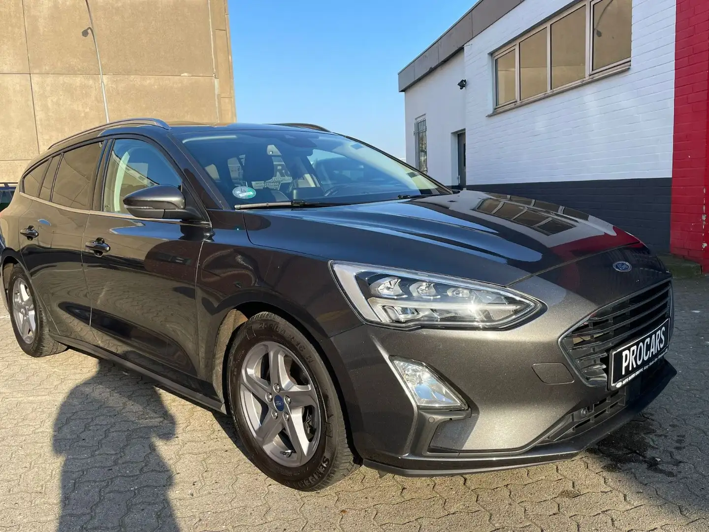 Ford Focus 2.0 TDCI AUT.*Titanium*LED*B&O*AHK*R-KAM* Gris - 1