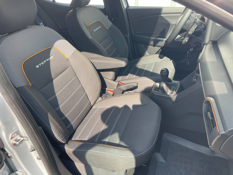 Dacia Sandero STEPWAY ESSENTIAL APPLECARPLAY USB LED Bi-XENON MFL STARTSTOPP TEMPOMAT — photo 13