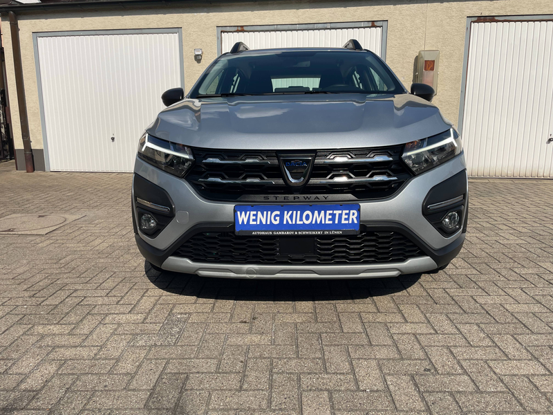 Dacia Sandero STEPWAY ESSENTIAL APPLECARPLAY USB LED Bi-XENON MFL STARTSTOPP TEMPOMAT