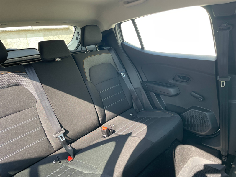Dacia Sandero STEPWAY ESSENTIAL APPLECARPLAY USB LED Bi-XENON MFL STARTSTOPP TEMPOMAT — photo 15