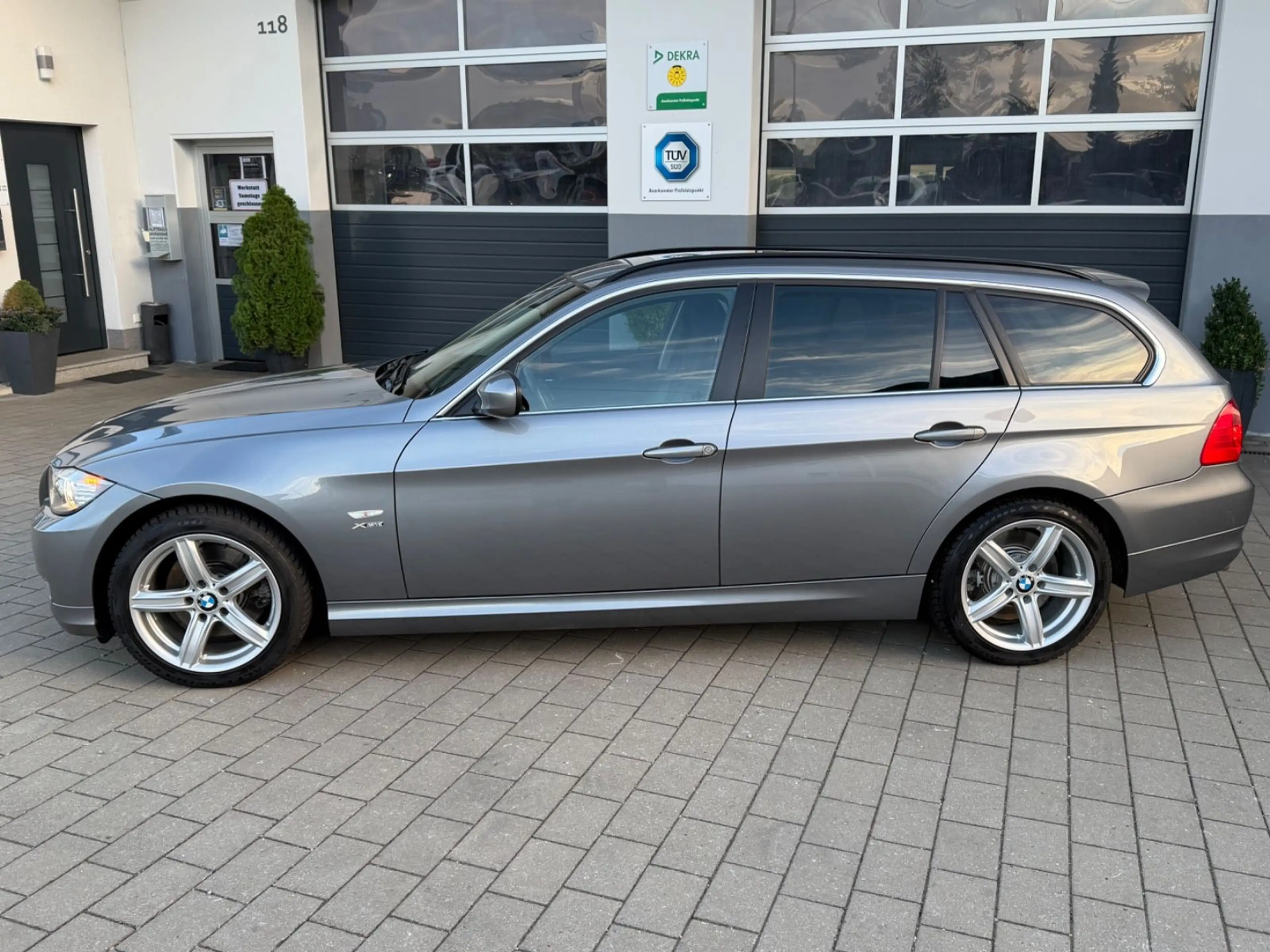 BMW 325 3 Touring 325 i xDrive*I HAND*WENIG KM*AHK* — photo 3