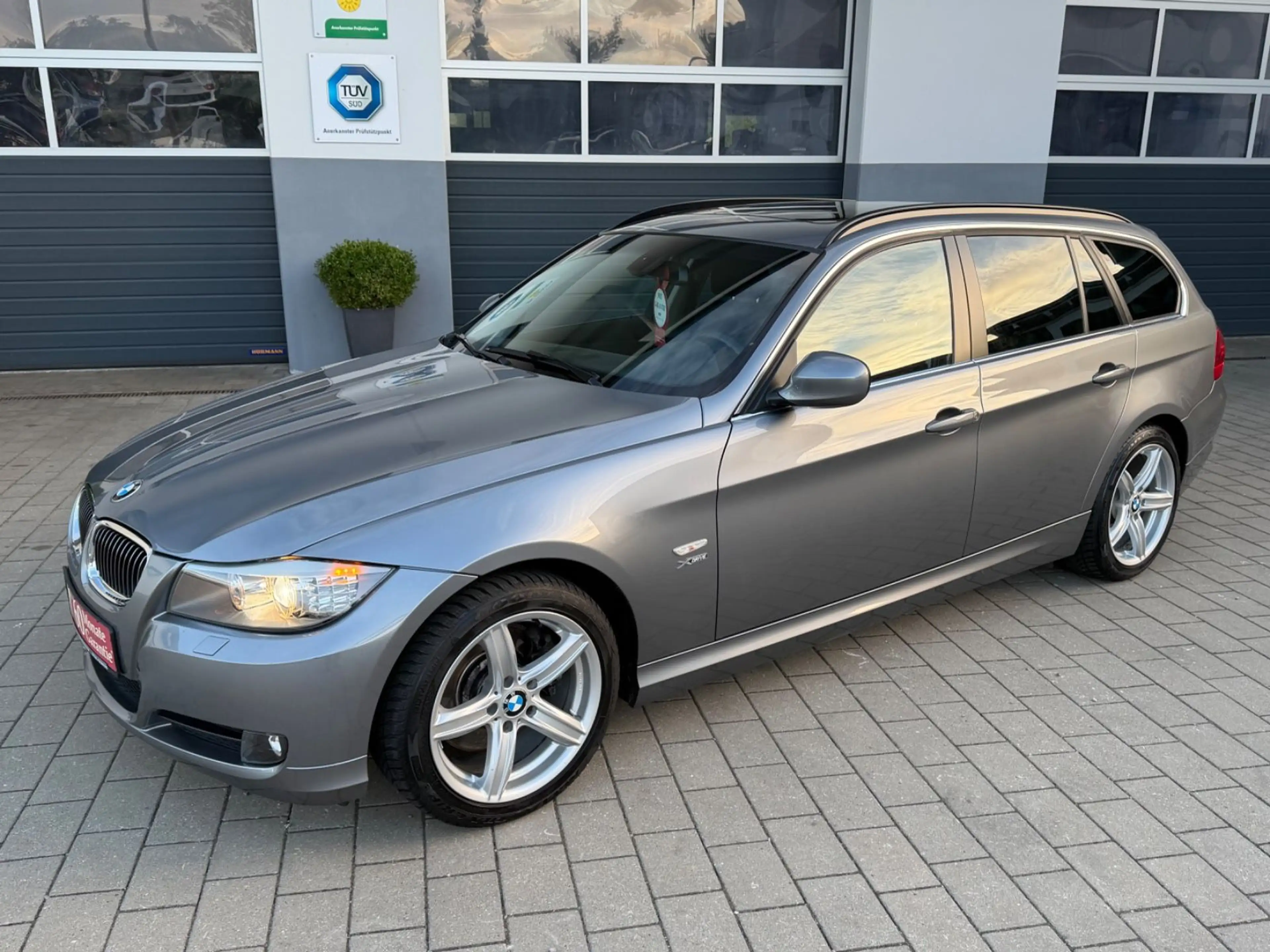 BMW 325 3 Touring 325 i xDrive*I HAND*WENIG KM*AHK*