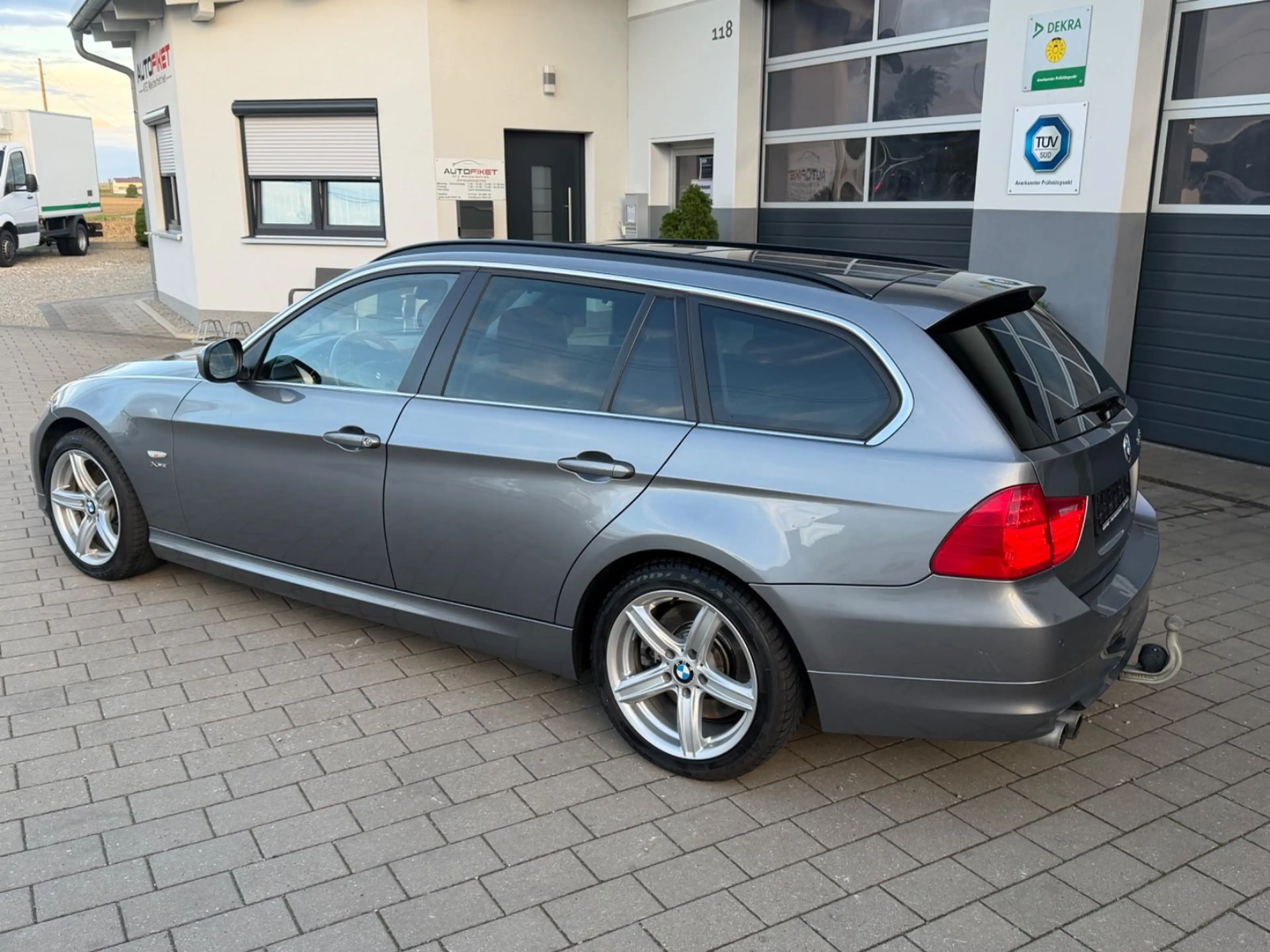 BMW 325 3 Touring 325 i xDrive*I HAND*WENIG KM*AHK* — photo 6
