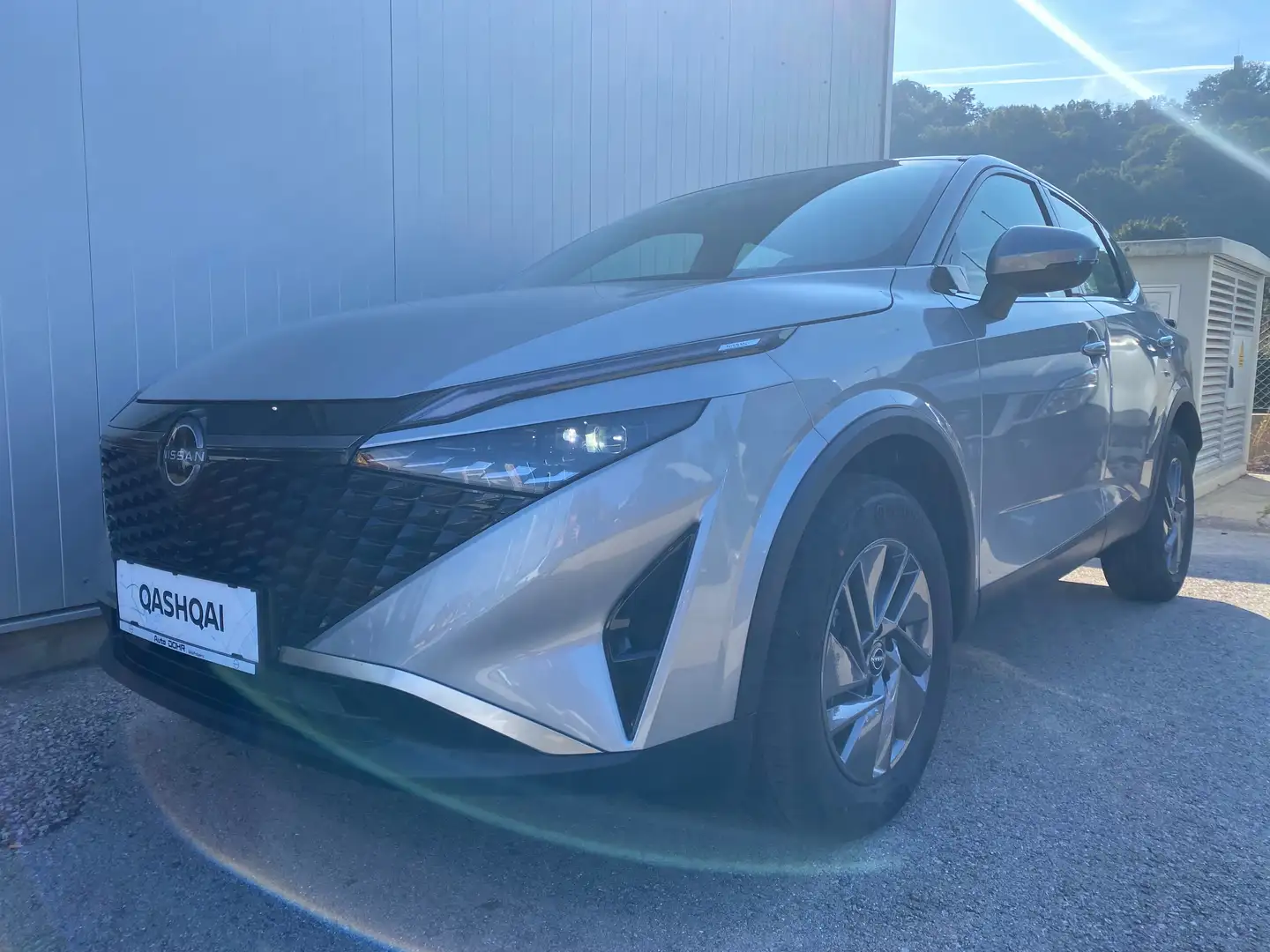 Nissan Qashqai Qashqai 1,3 DIG-T MHEV First Edition **AKTION** Silber - 2