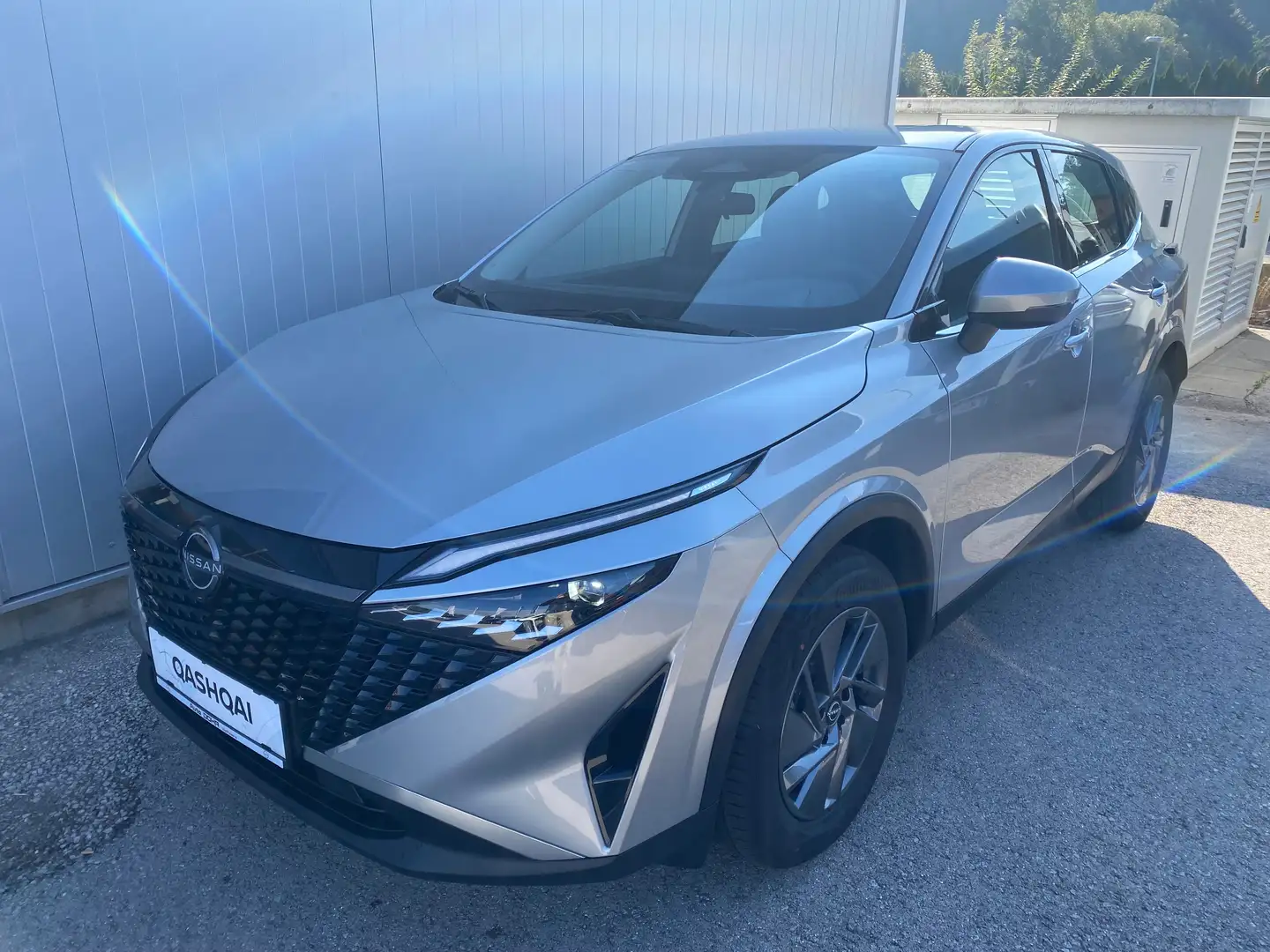 Nissan Qashqai Qashqai 1,3 DIG-T MHEV First Edition **AKTION** Silber - 1